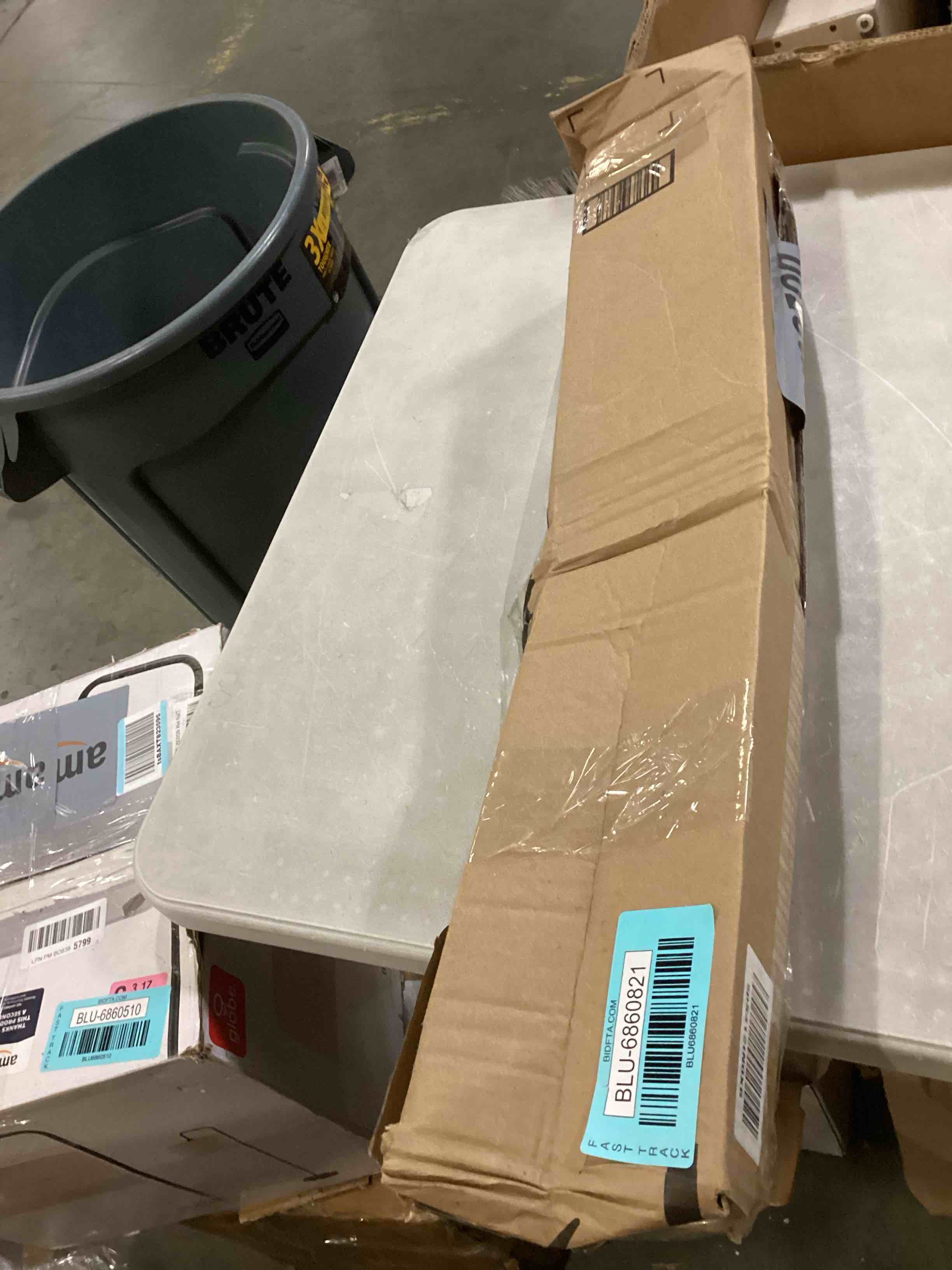 https://s3.amazonaws.com/lotting-images-prod/bidfta/BLU6860821_1731933214919.jpeg