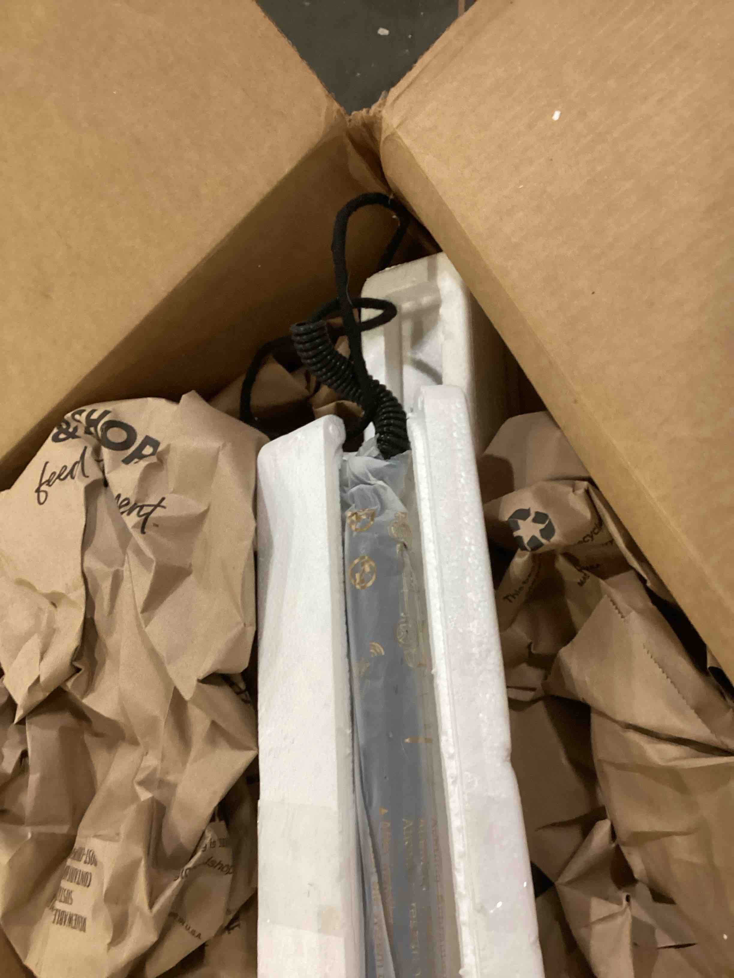 https://s3.amazonaws.com/lotting-images-prod/bidfta/BLU6860854_1731938349253.jpeg