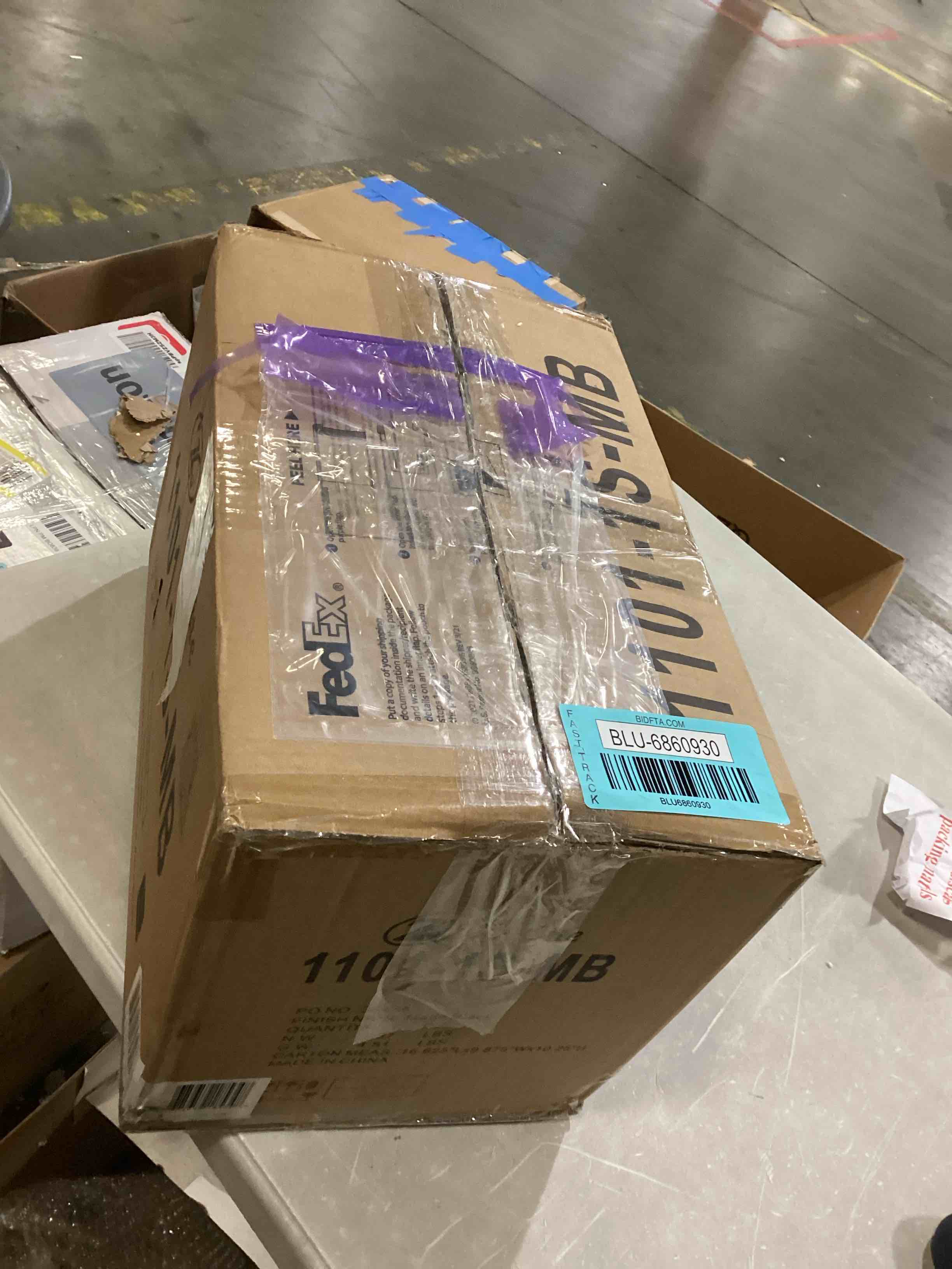 https://s3.amazonaws.com/lotting-images-prod/bidfta/BLU6860930_1731960811619.jpeg