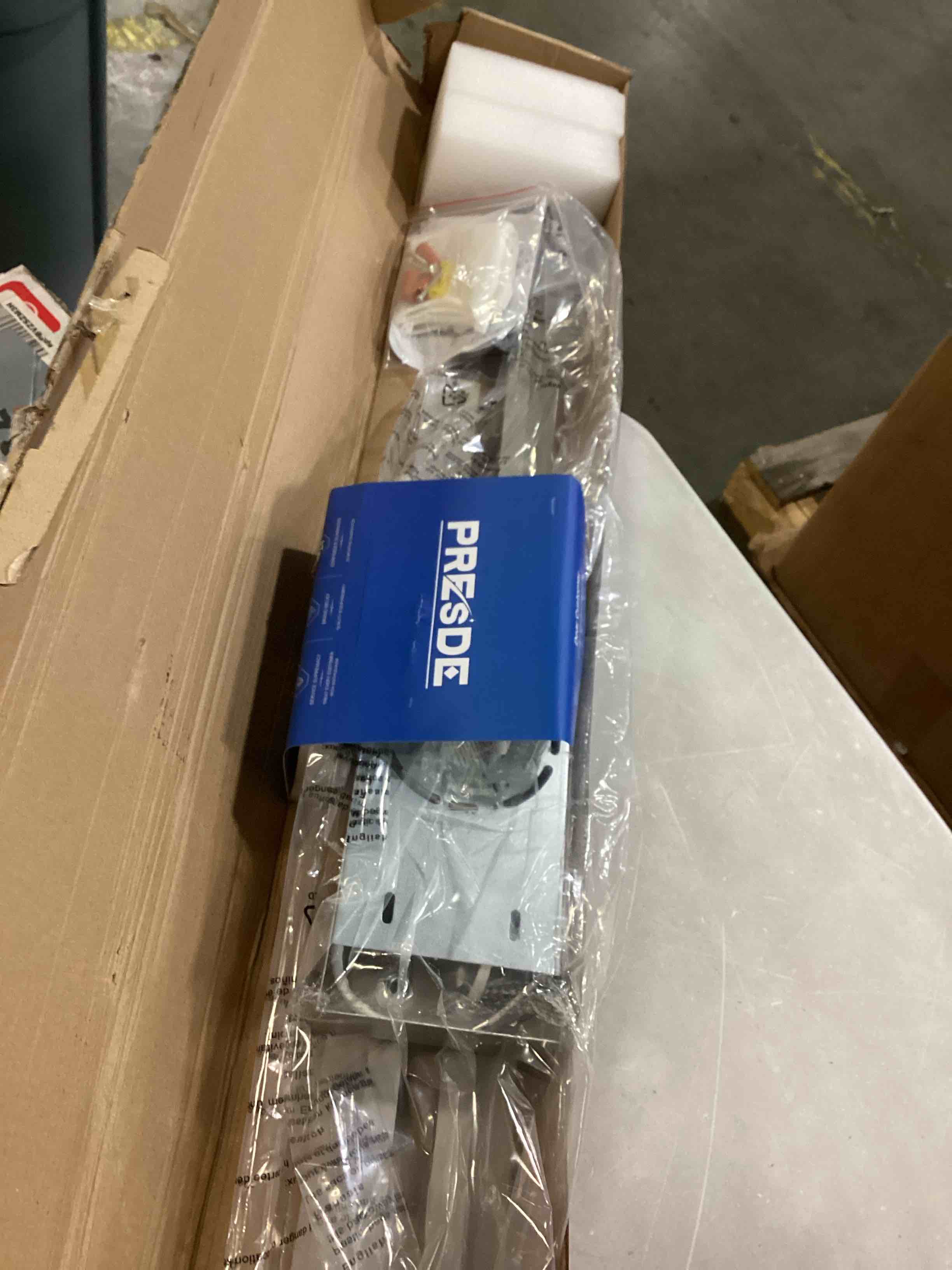 https://s3.amazonaws.com/lotting-images-prod/bidfta/BLU6861067_1732112362734.jpeg