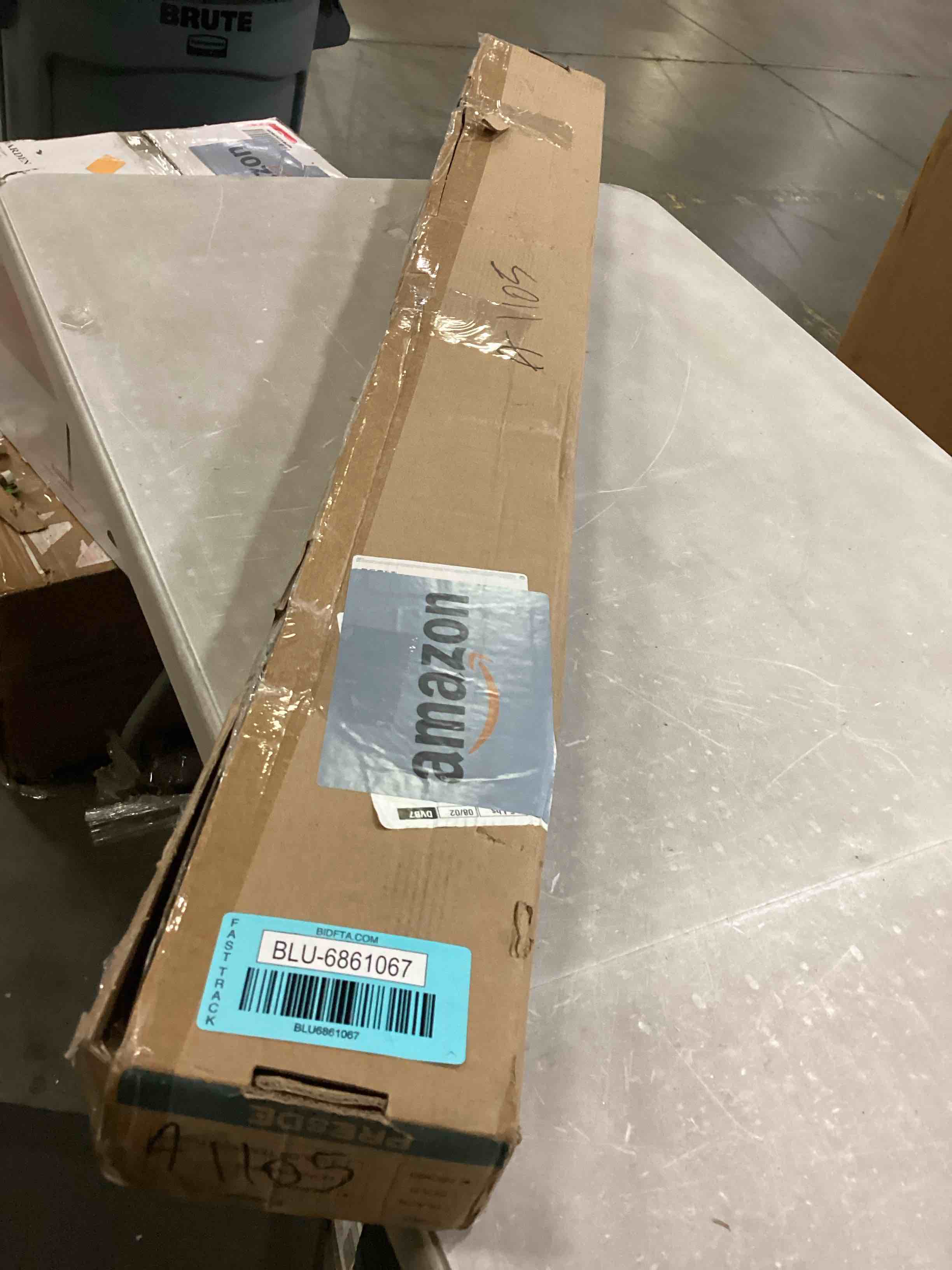 https://s3.amazonaws.com/lotting-images-prod/bidfta/BLU6861067_1732112439018.jpeg