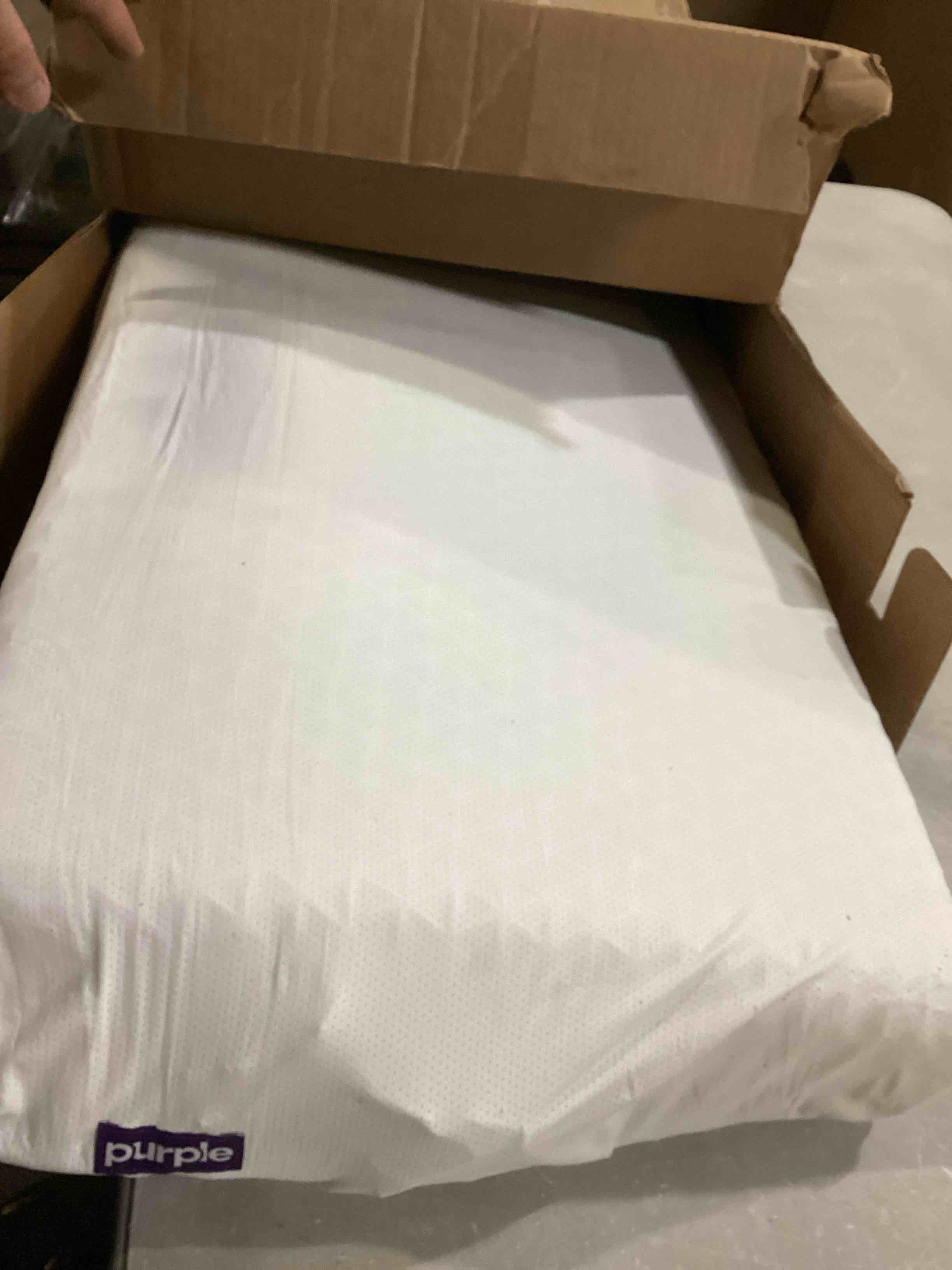 https://s3.amazonaws.com/lotting-images-prod/bidfta/BLU6861339_1732289062800.jpeg