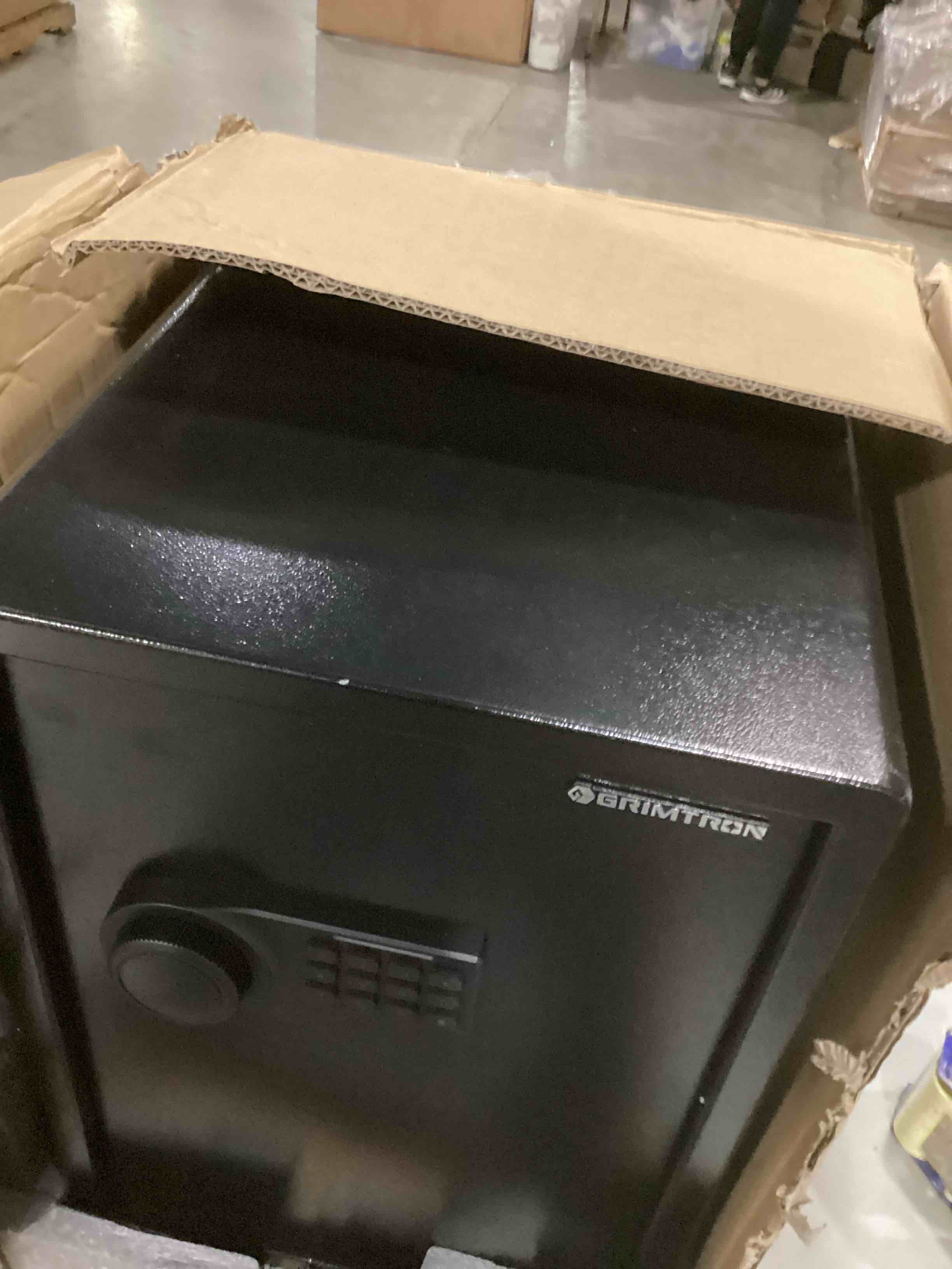 https://s3.amazonaws.com/lotting-images-prod/bidfta/BLU6861464_1730143203235.jpeg