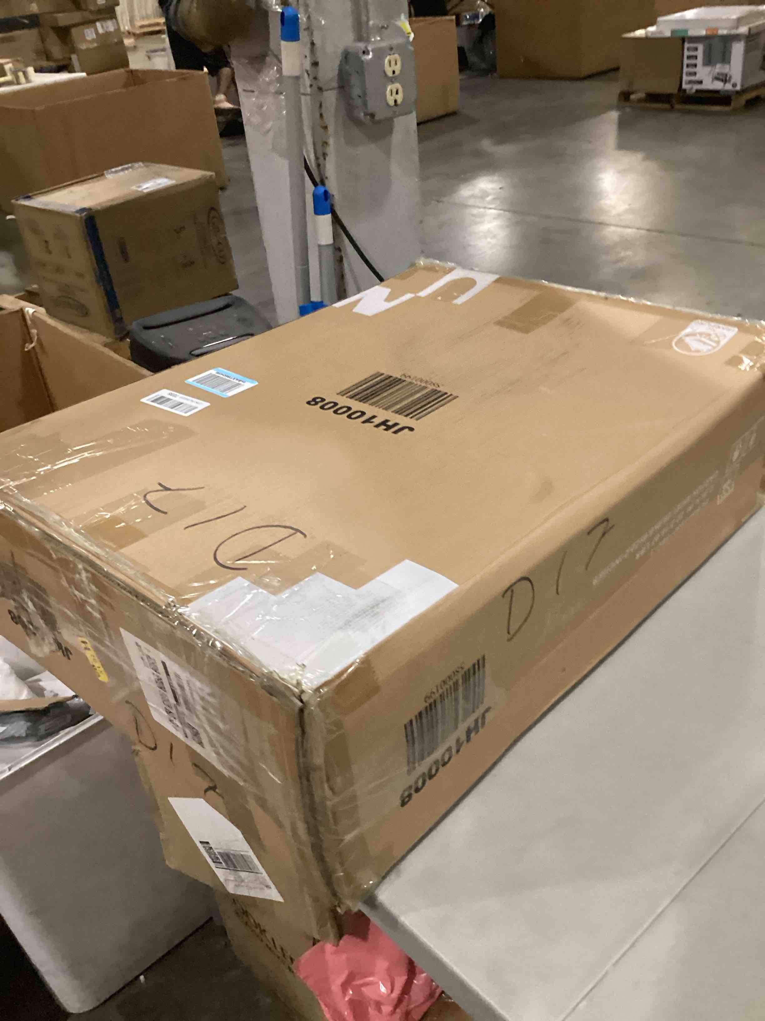 https://s3.amazonaws.com/lotting-images-prod/bidfta/BLU6861468_1730200318546.jpeg