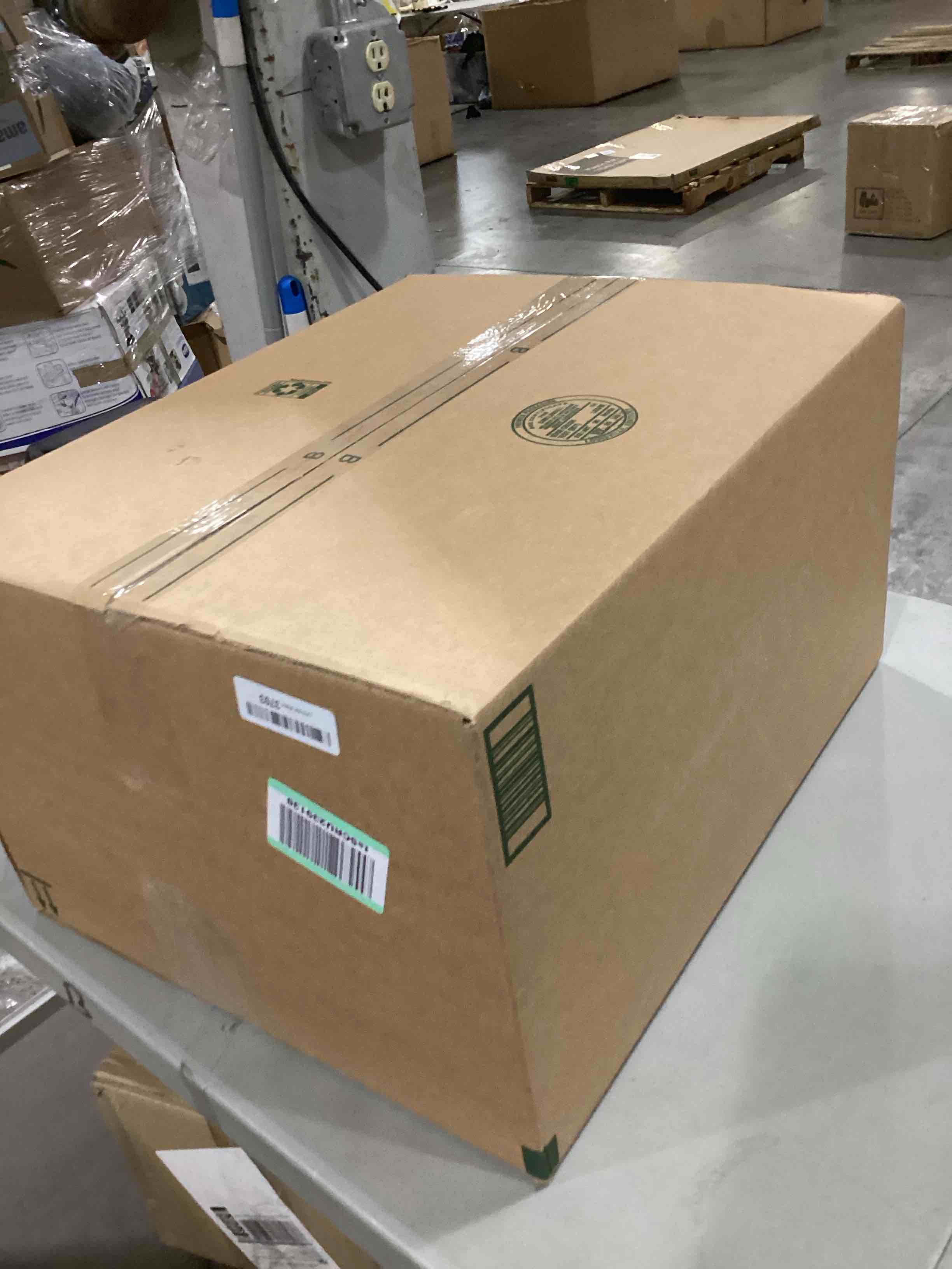 https://s3.amazonaws.com/lotting-images-prod/bidfta/BLU6861499_1730203690524.jpeg