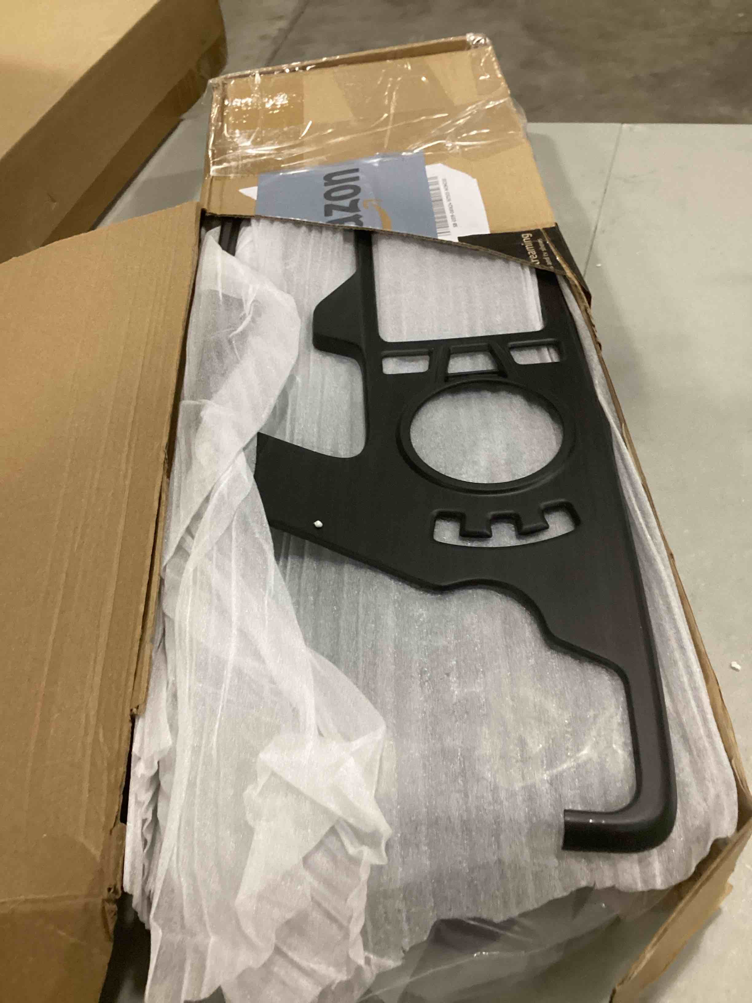 https://s3.amazonaws.com/lotting-images-prod/bidfta/BLU6861552_1730212634149.jpeg