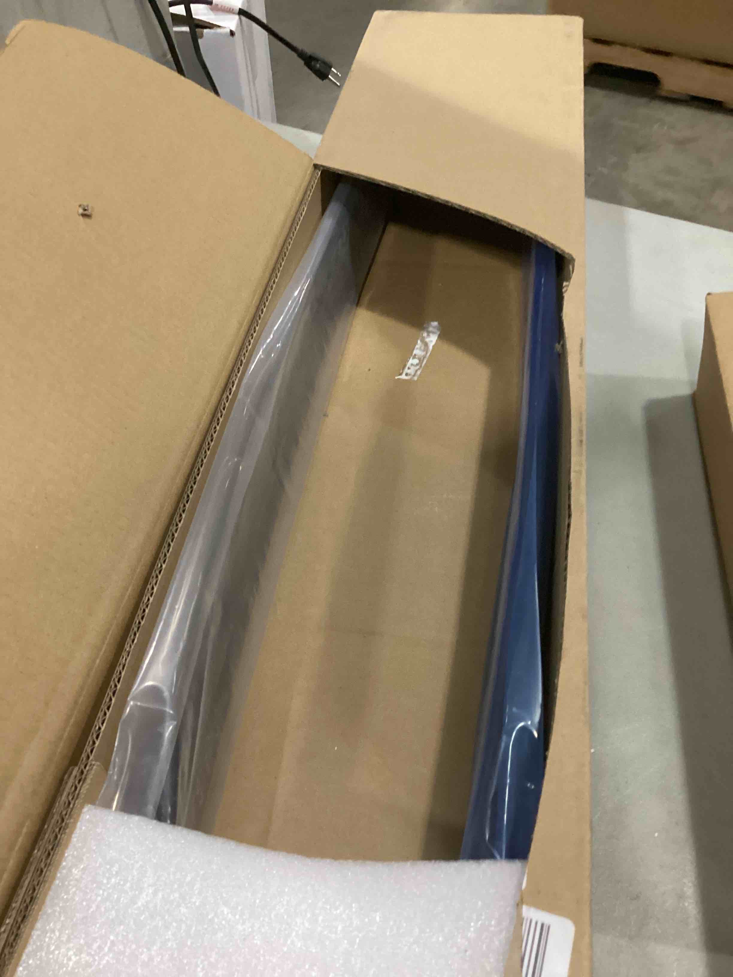 https://s3.amazonaws.com/lotting-images-prod/bidfta/BLU6861553_1730212747612.jpeg