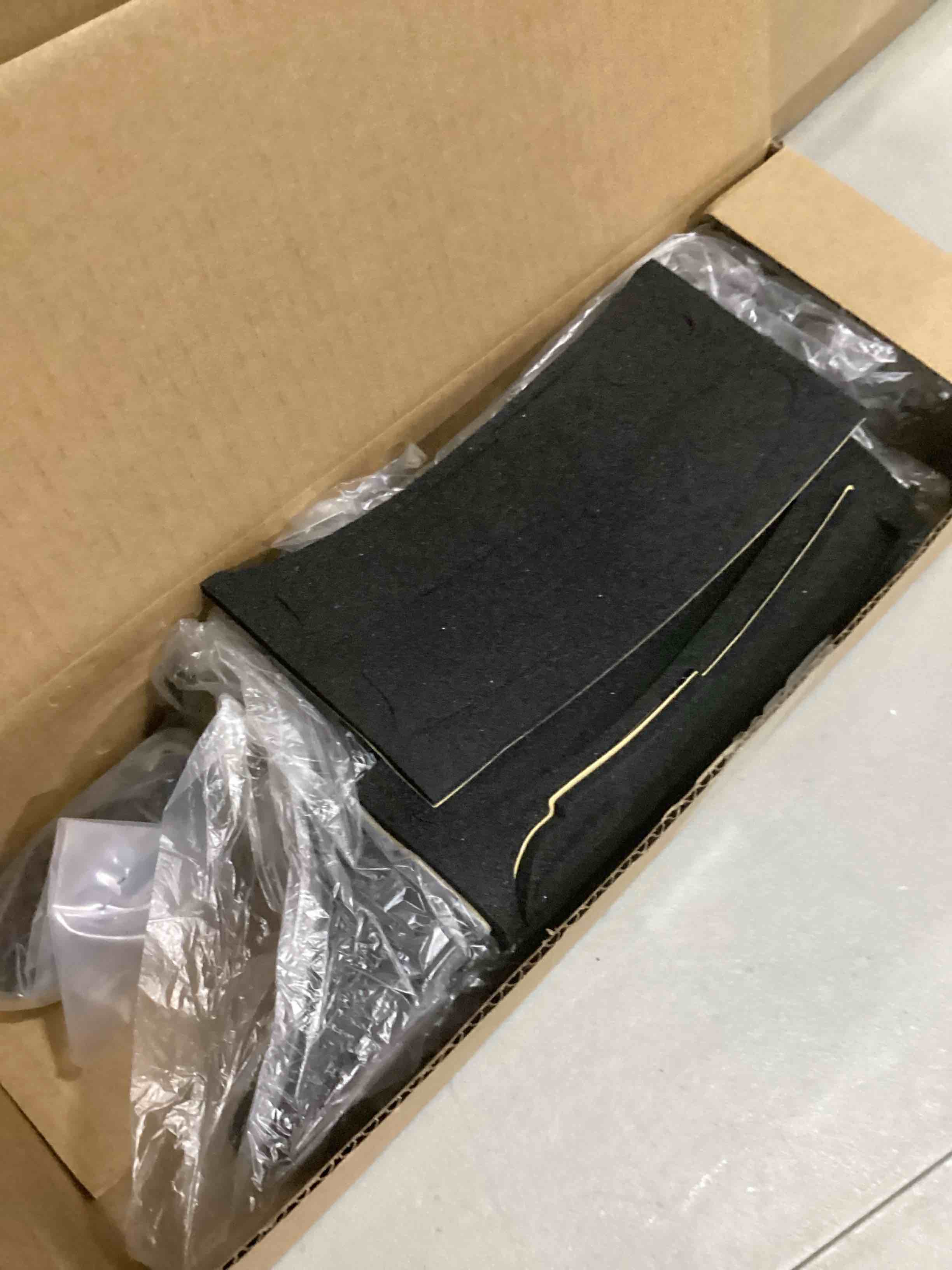 https://s3.amazonaws.com/lotting-images-prod/bidfta/BLU6861553_1730212756548.jpeg