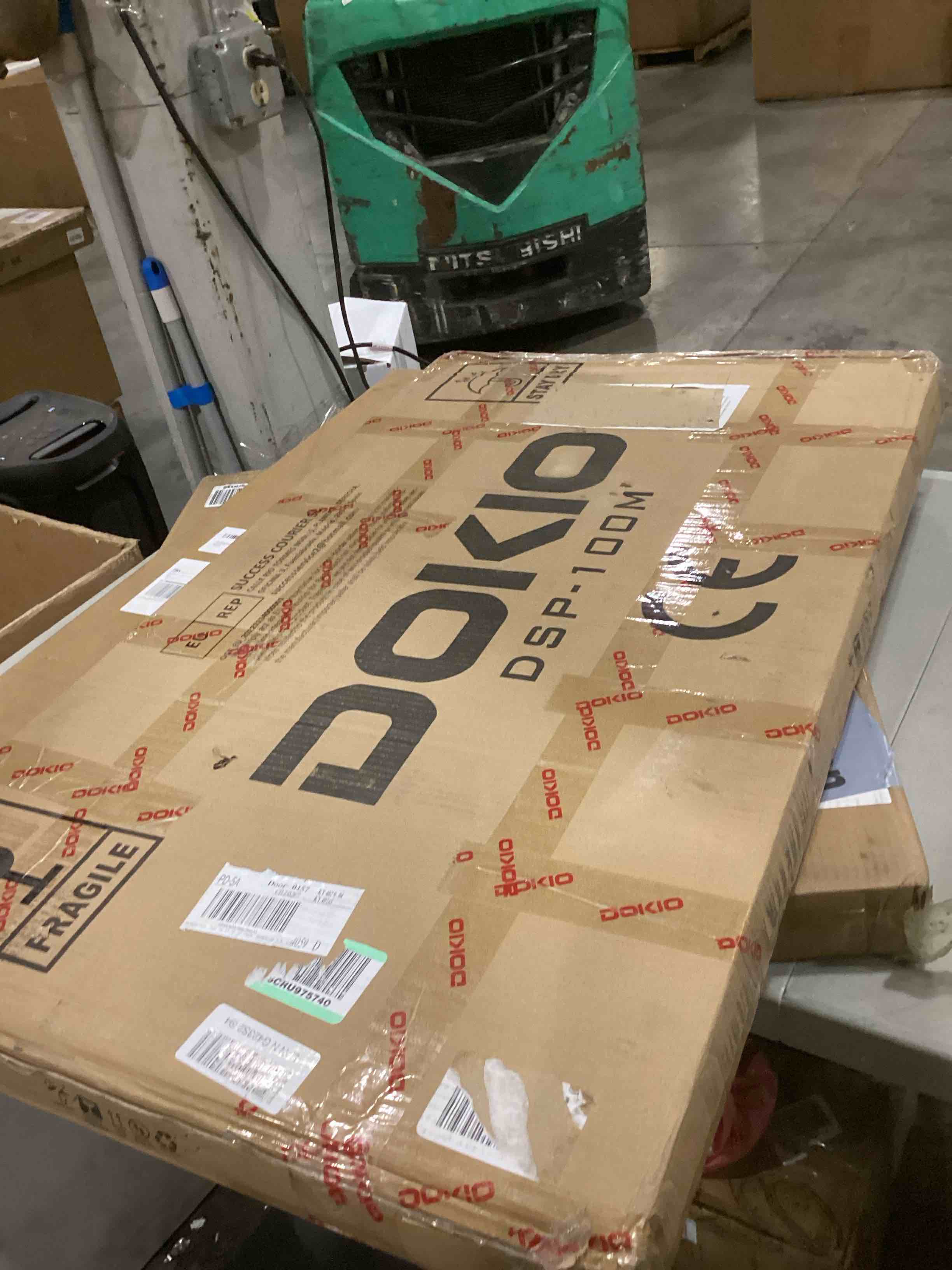 https://s3.amazonaws.com/lotting-images-prod/bidfta/BLU6861554_1730212844707.jpeg