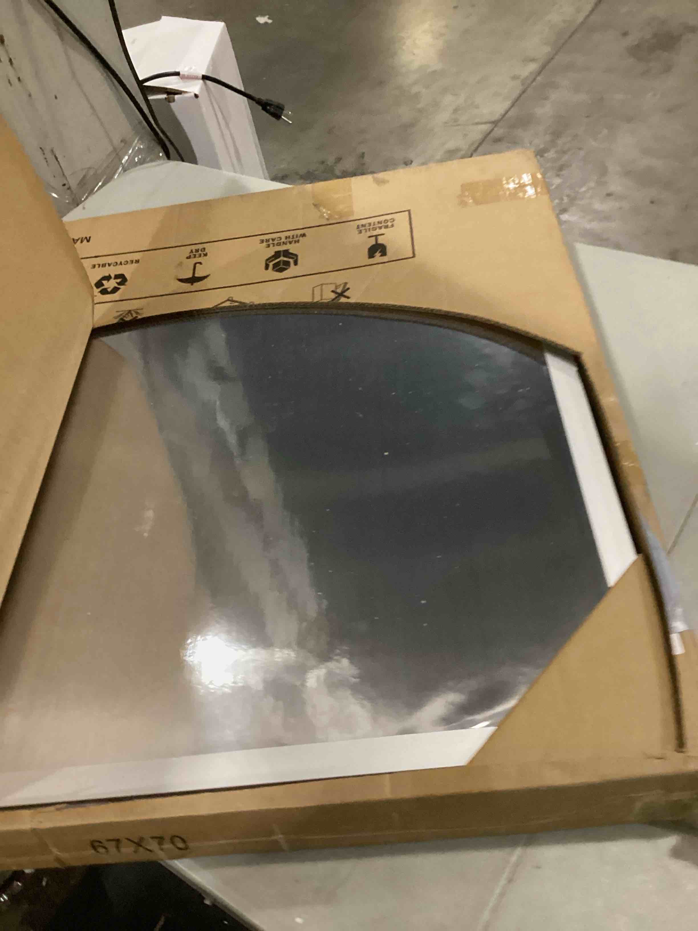 https://s3.amazonaws.com/lotting-images-prod/bidfta/BLU6861556_1730213050220.jpeg