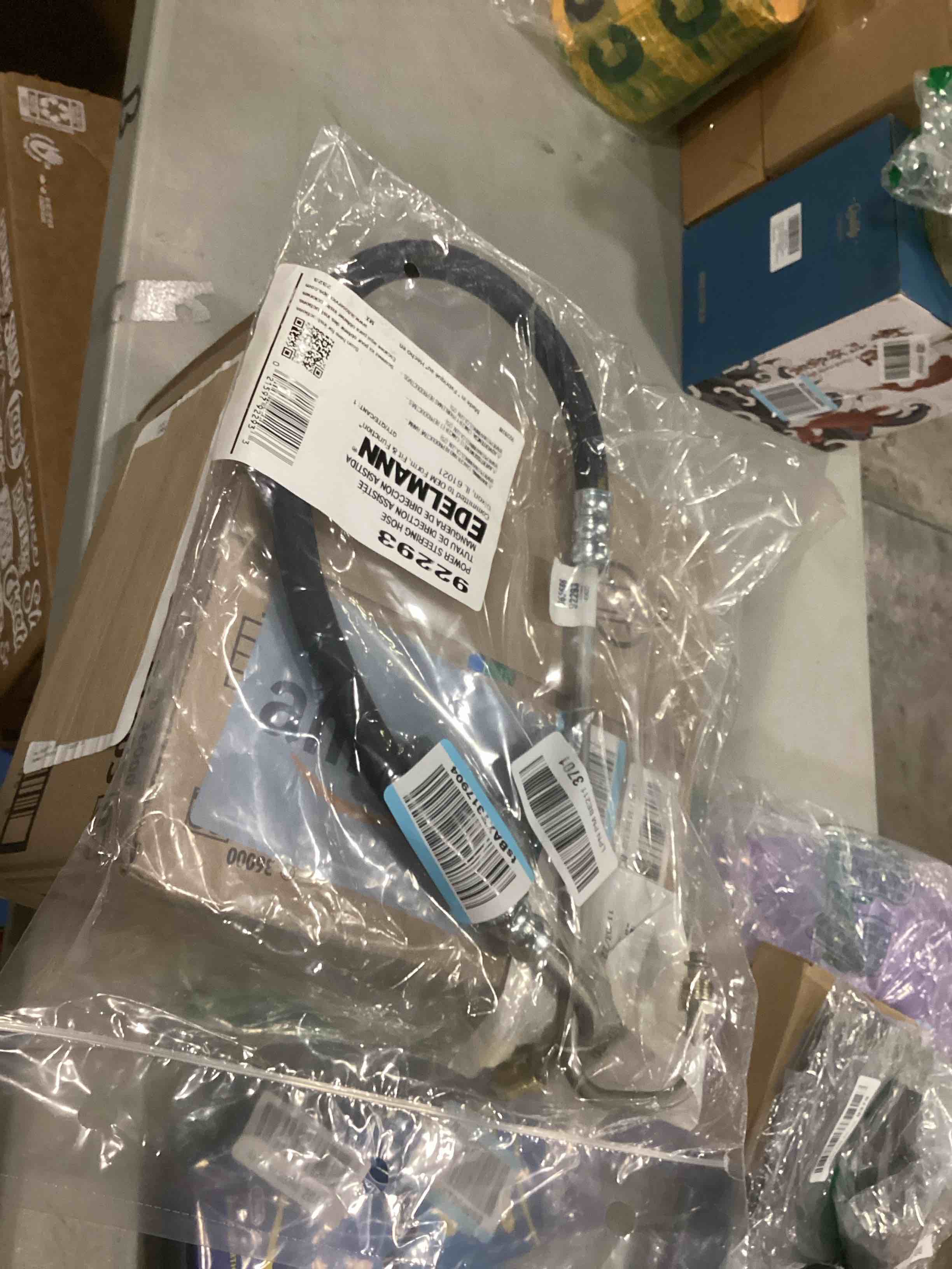https://s3.amazonaws.com/lotting-images-prod/bidfta/BLU6861748_1730293968512.jpeg