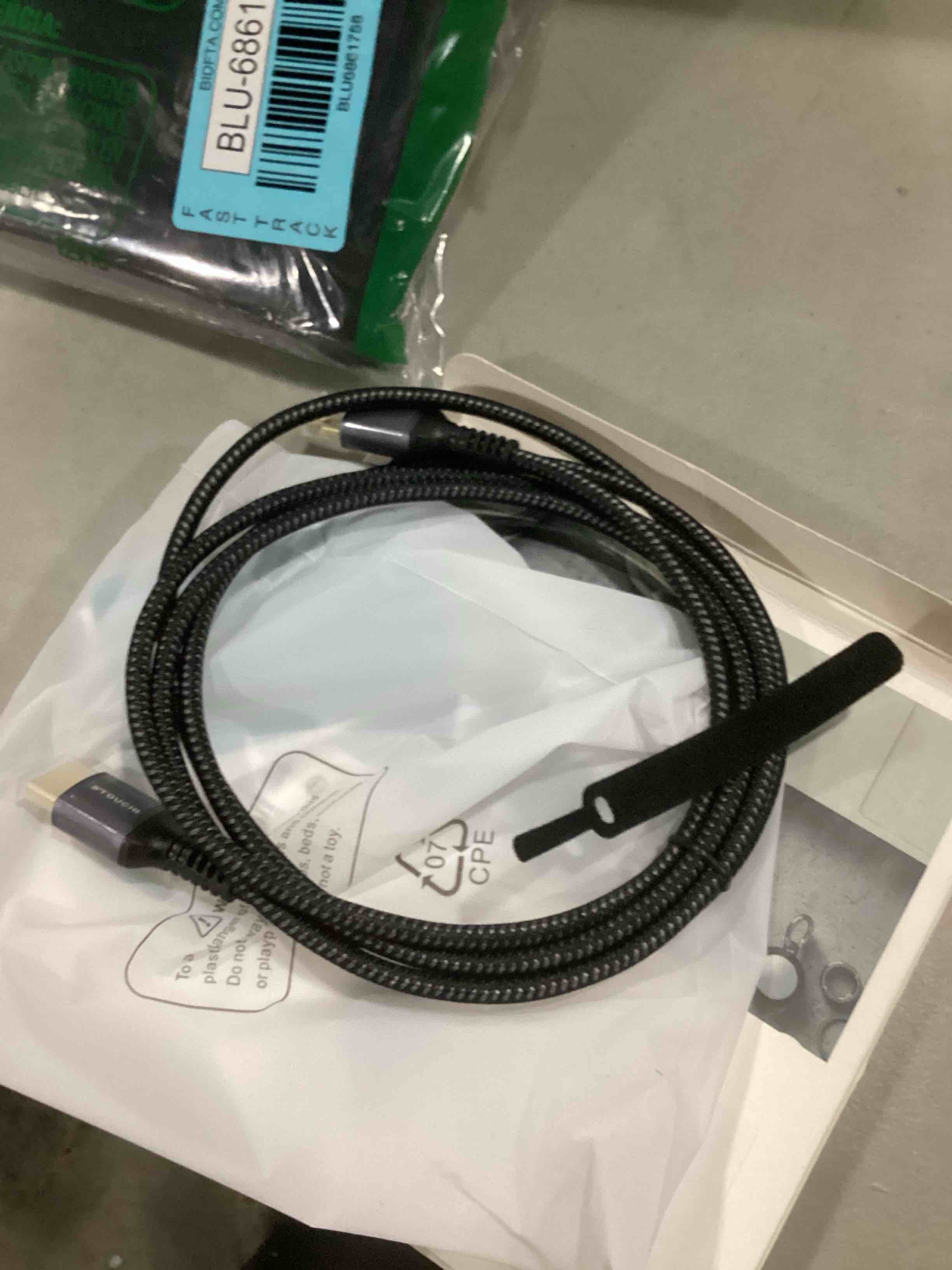 https://s3.amazonaws.com/lotting-images-prod/bidfta/BLU6861762_1730294794933.jpeg