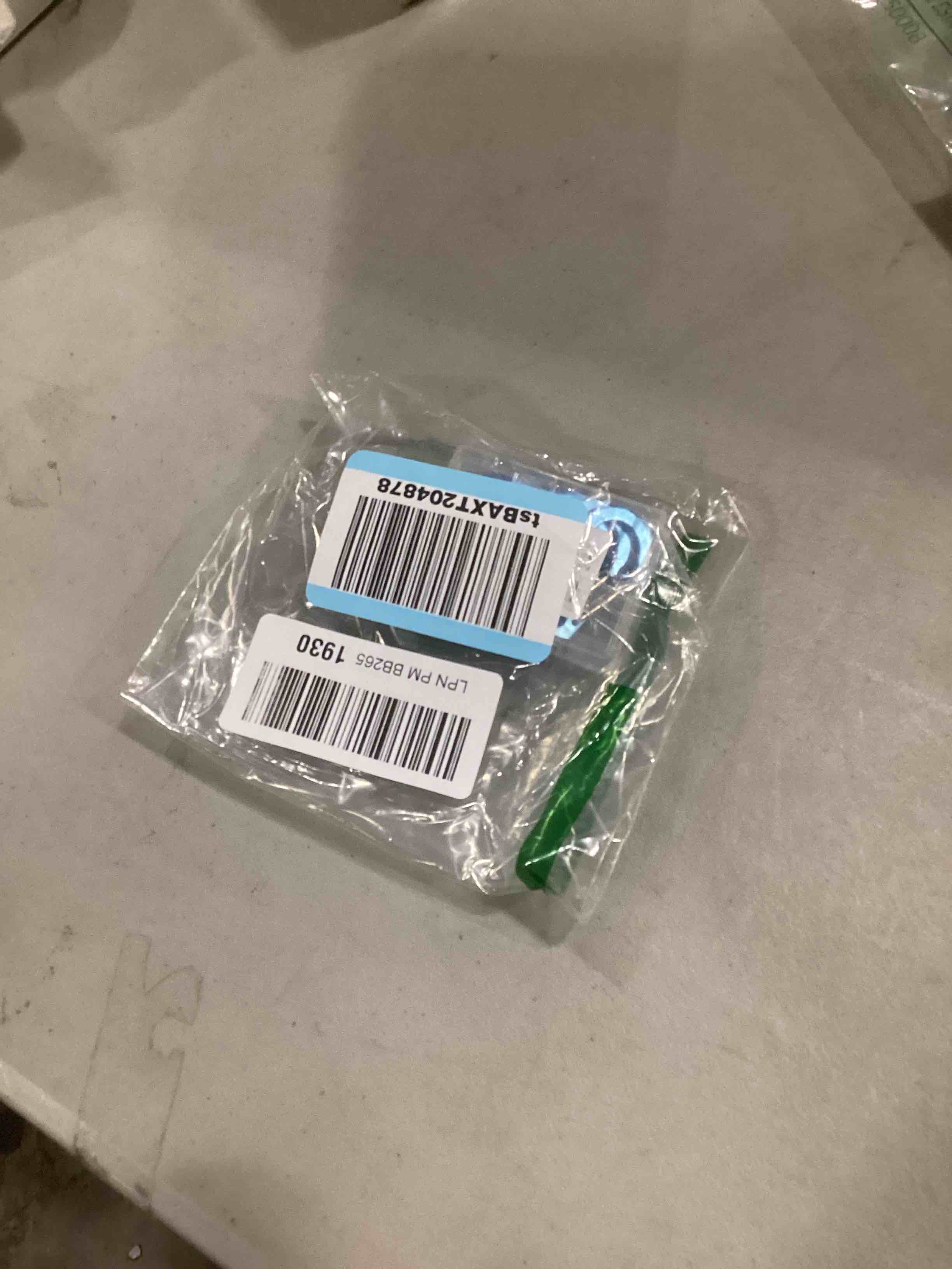 https://s3.amazonaws.com/lotting-images-prod/bidfta/BLU6861774_1730295628064.jpeg