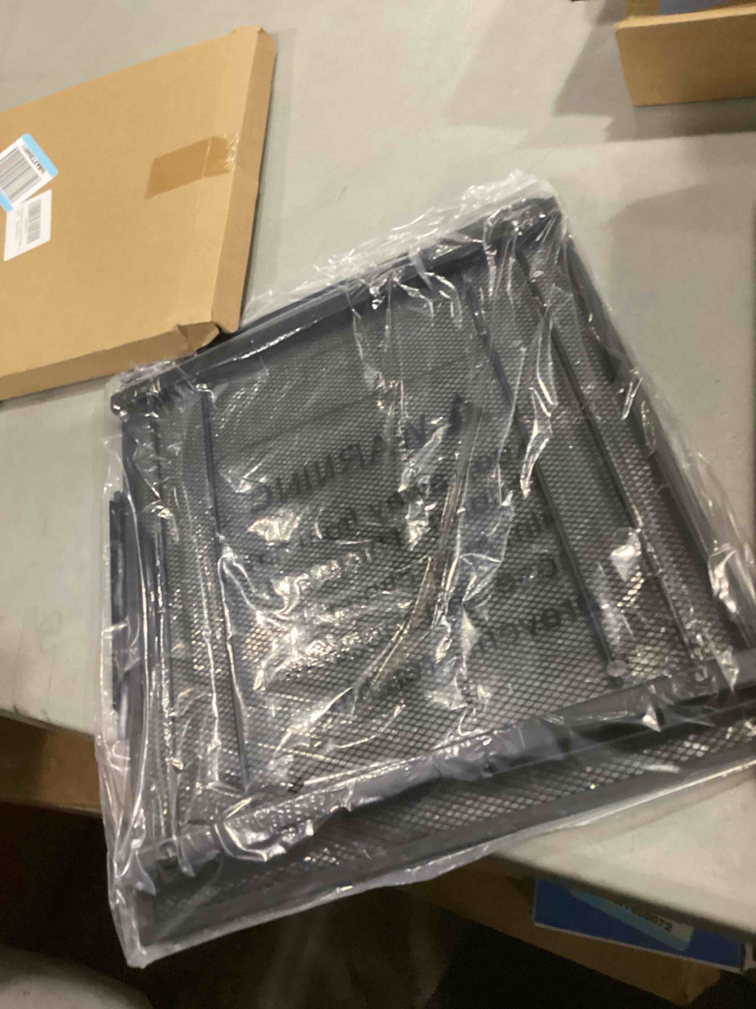 https://s3.amazonaws.com/lotting-images-prod/bidfta/BLU6861789_1730296503738.jpeg