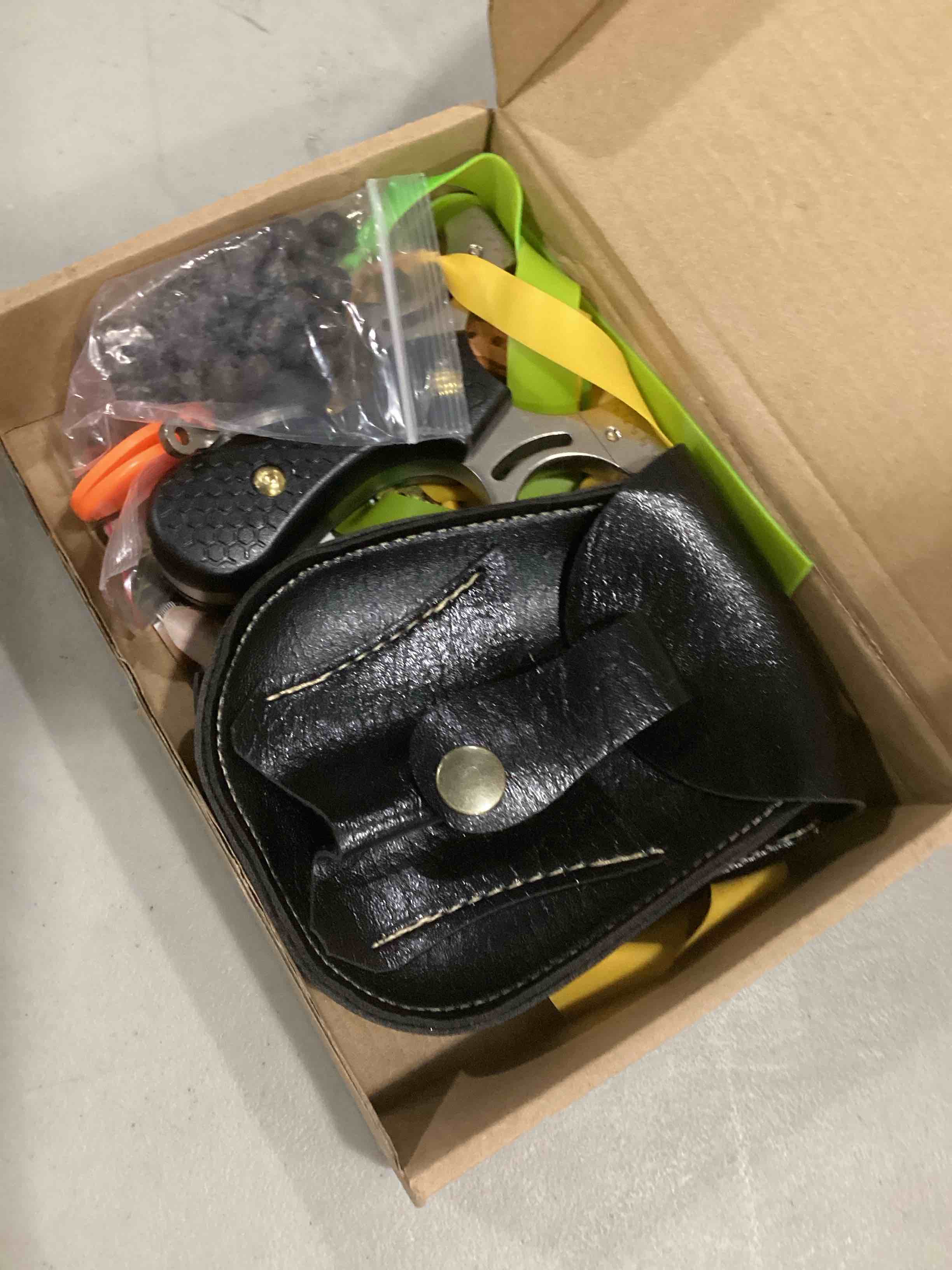 https://s3.amazonaws.com/lotting-images-prod/bidfta/BLU6861807_1730299144179.jpeg