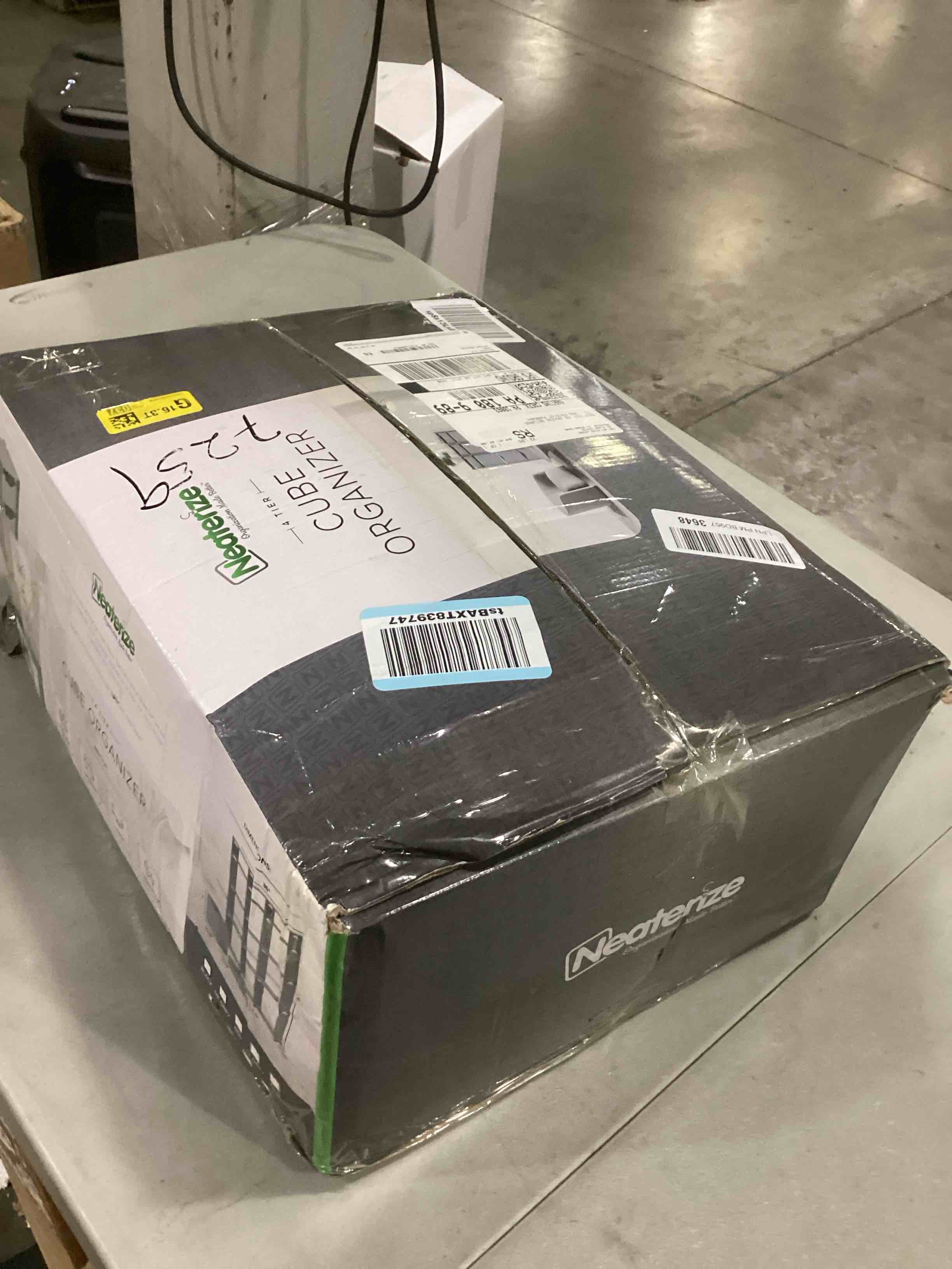 https://s3.amazonaws.com/lotting-images-prod/bidfta/BLU6862039_1730394604687.jpeg