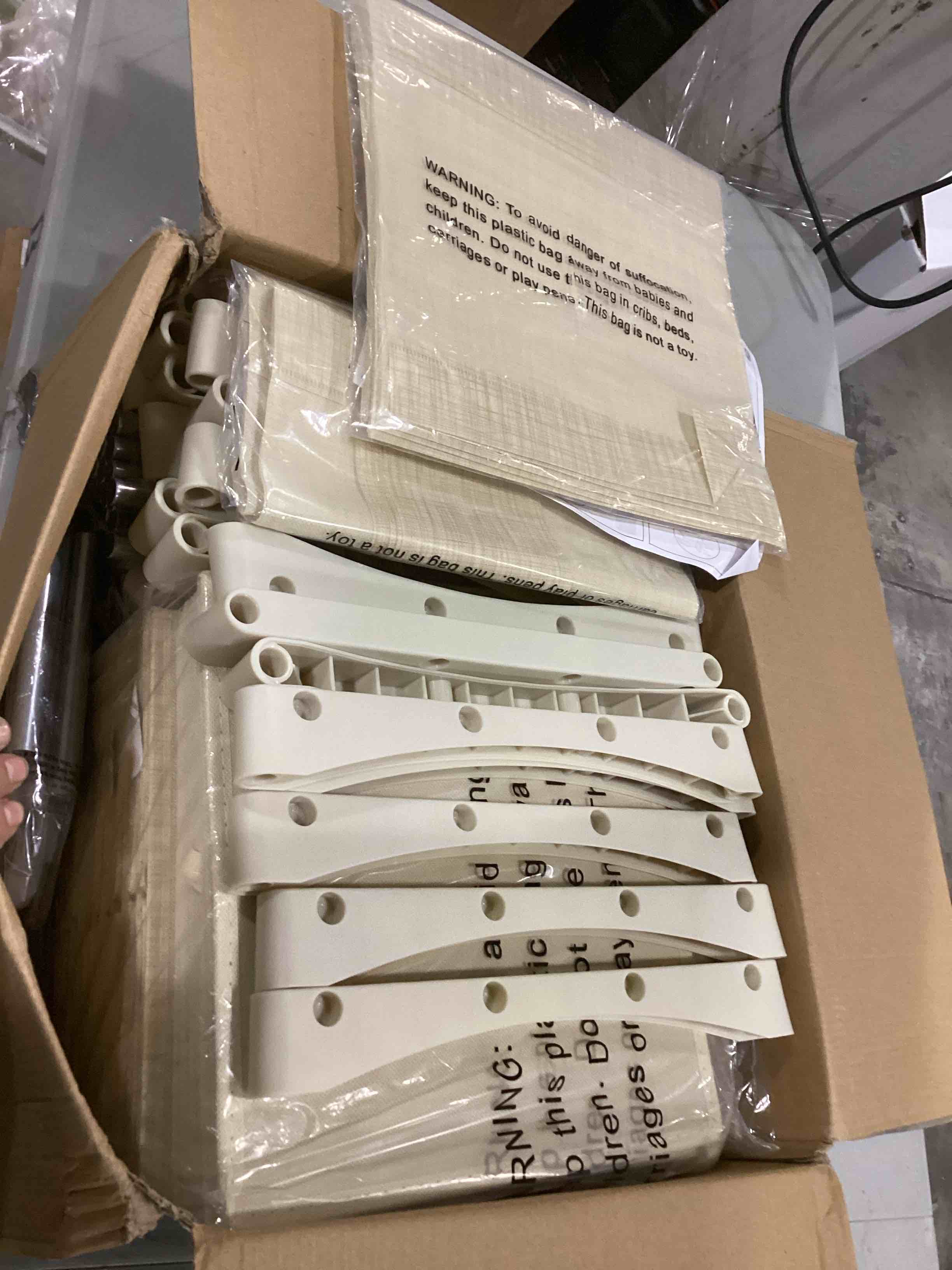 https://s3.amazonaws.com/lotting-images-prod/bidfta/BLU6862039_1730394631738.jpeg
