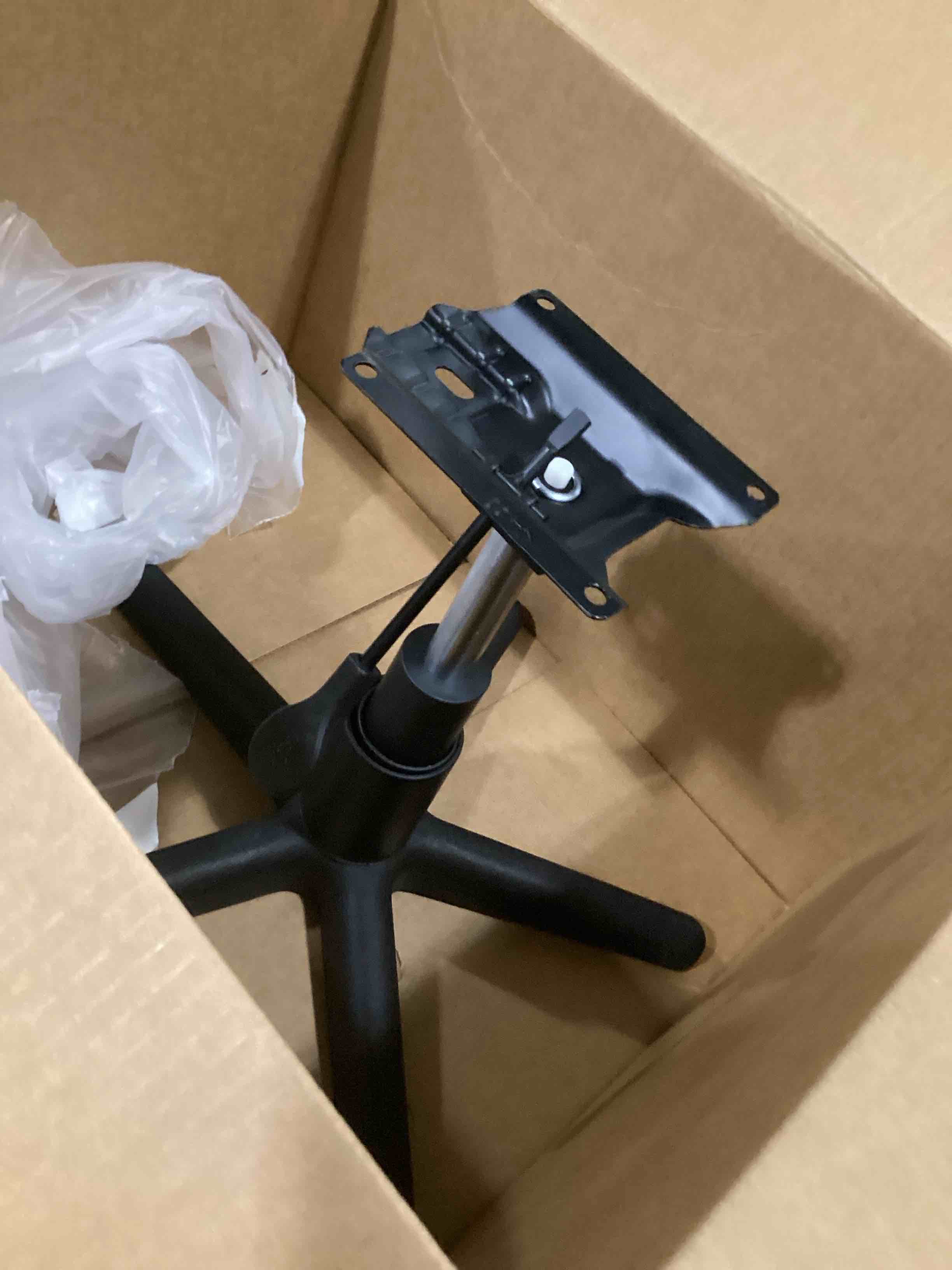 https://s3.amazonaws.com/lotting-images-prod/bidfta/BLU6862254_1730554198166.jpeg