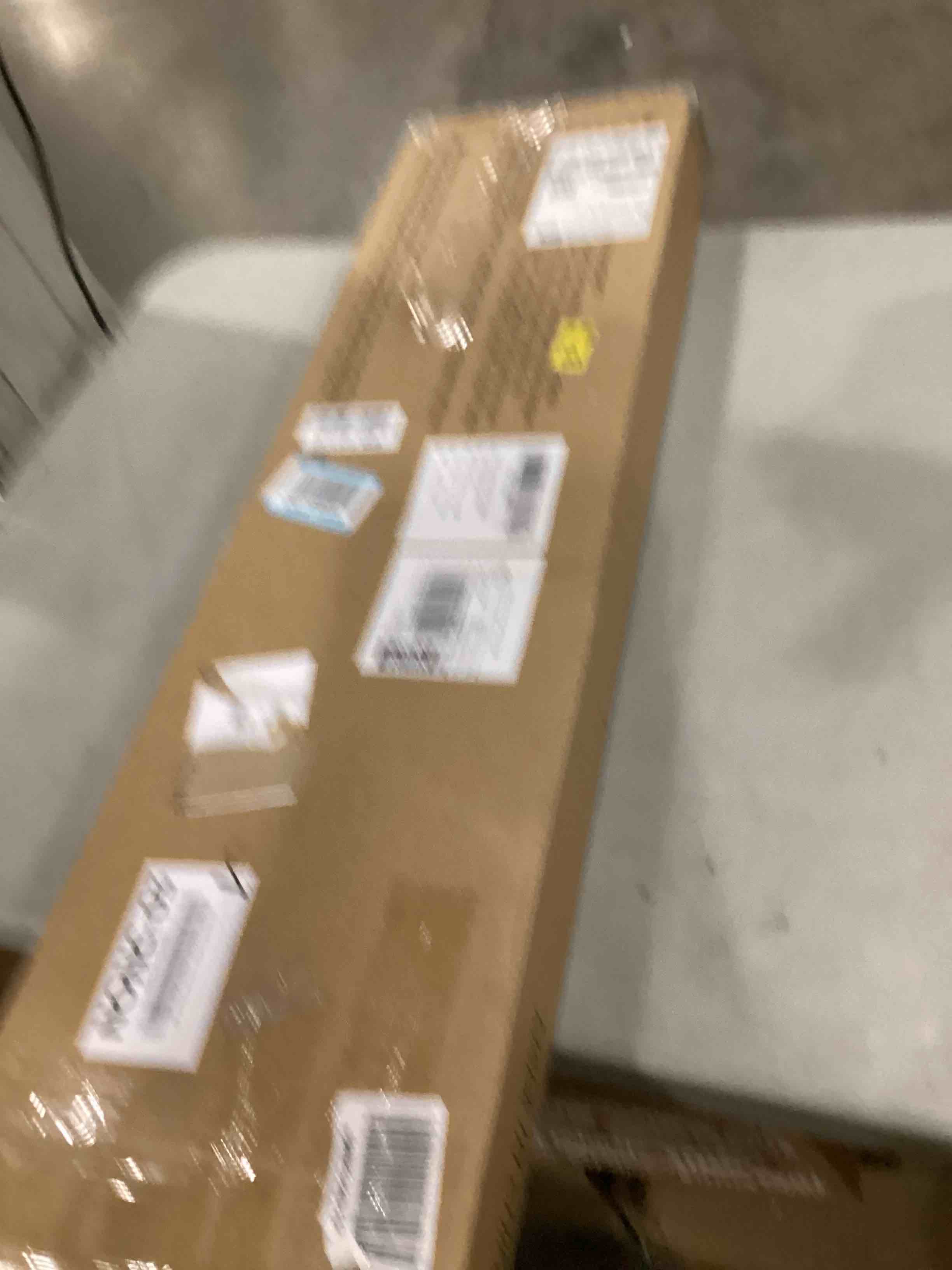 https://s3.amazonaws.com/lotting-images-prod/bidfta/BLU6862294_1730560892788.jpeg