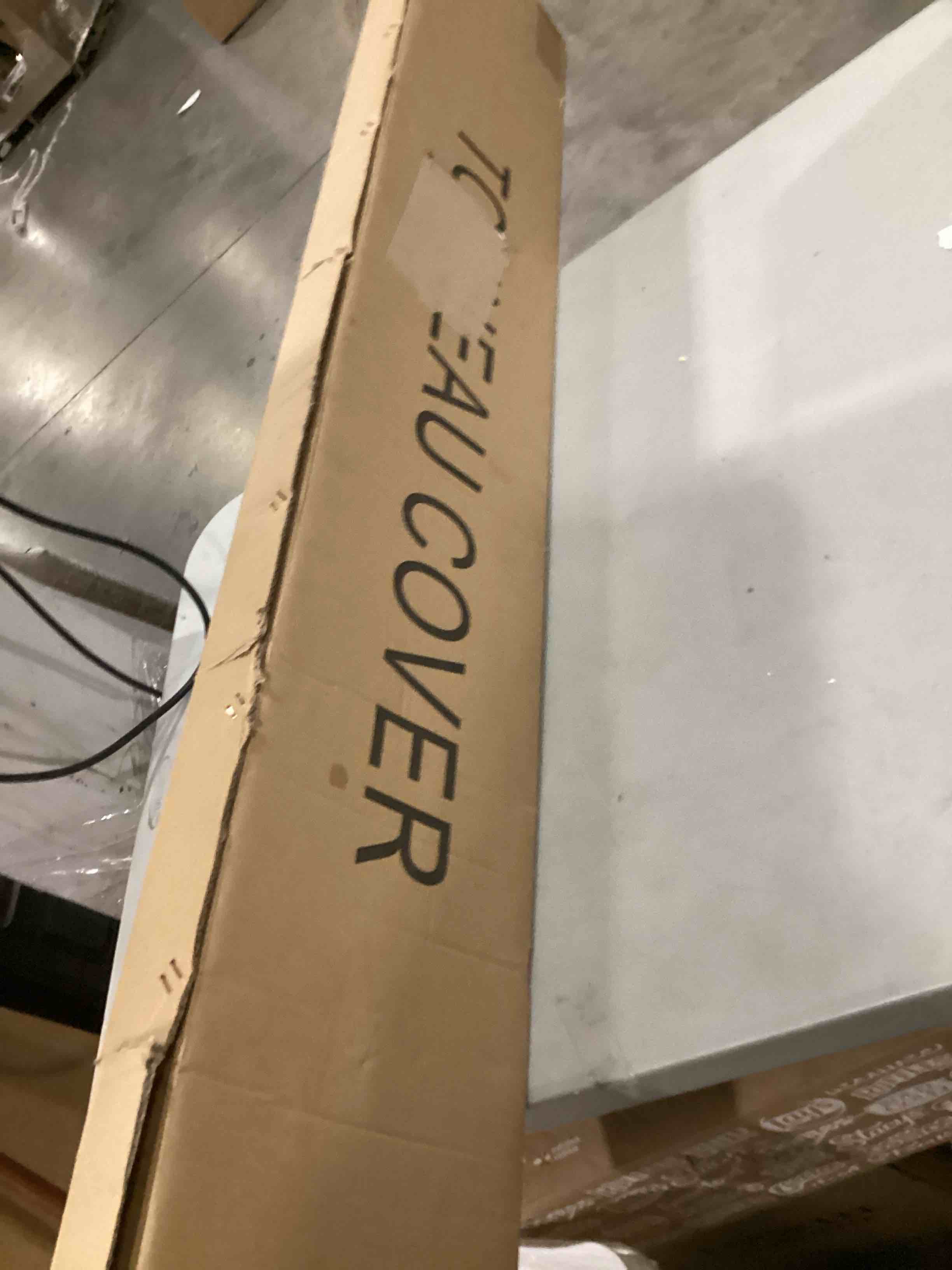 https://s3.amazonaws.com/lotting-images-prod/bidfta/BLU6862320_1730572429368.jpeg