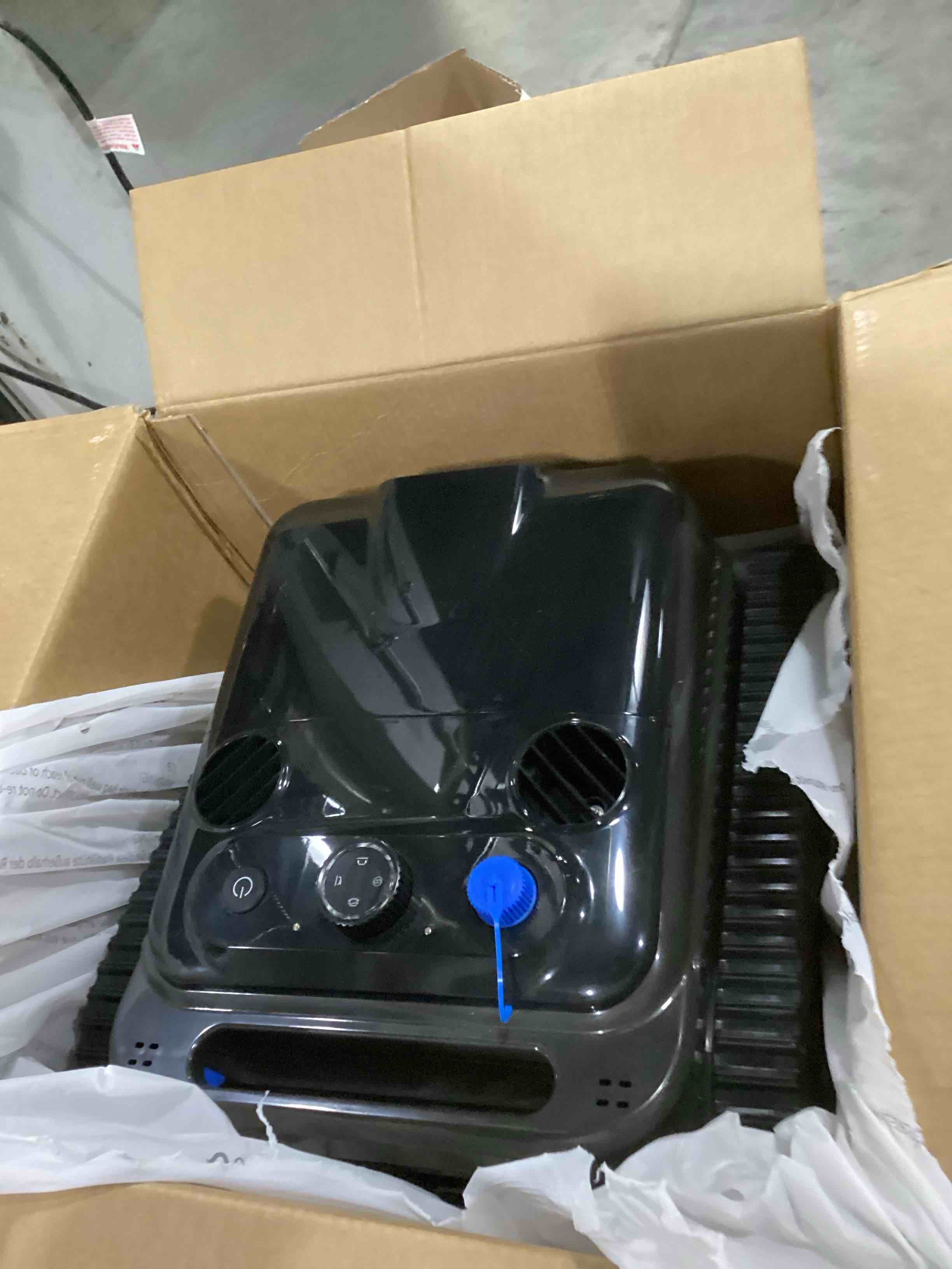 https://s3.amazonaws.com/lotting-images-prod/bidfta/BLU6862562_1730810944081.jpeg