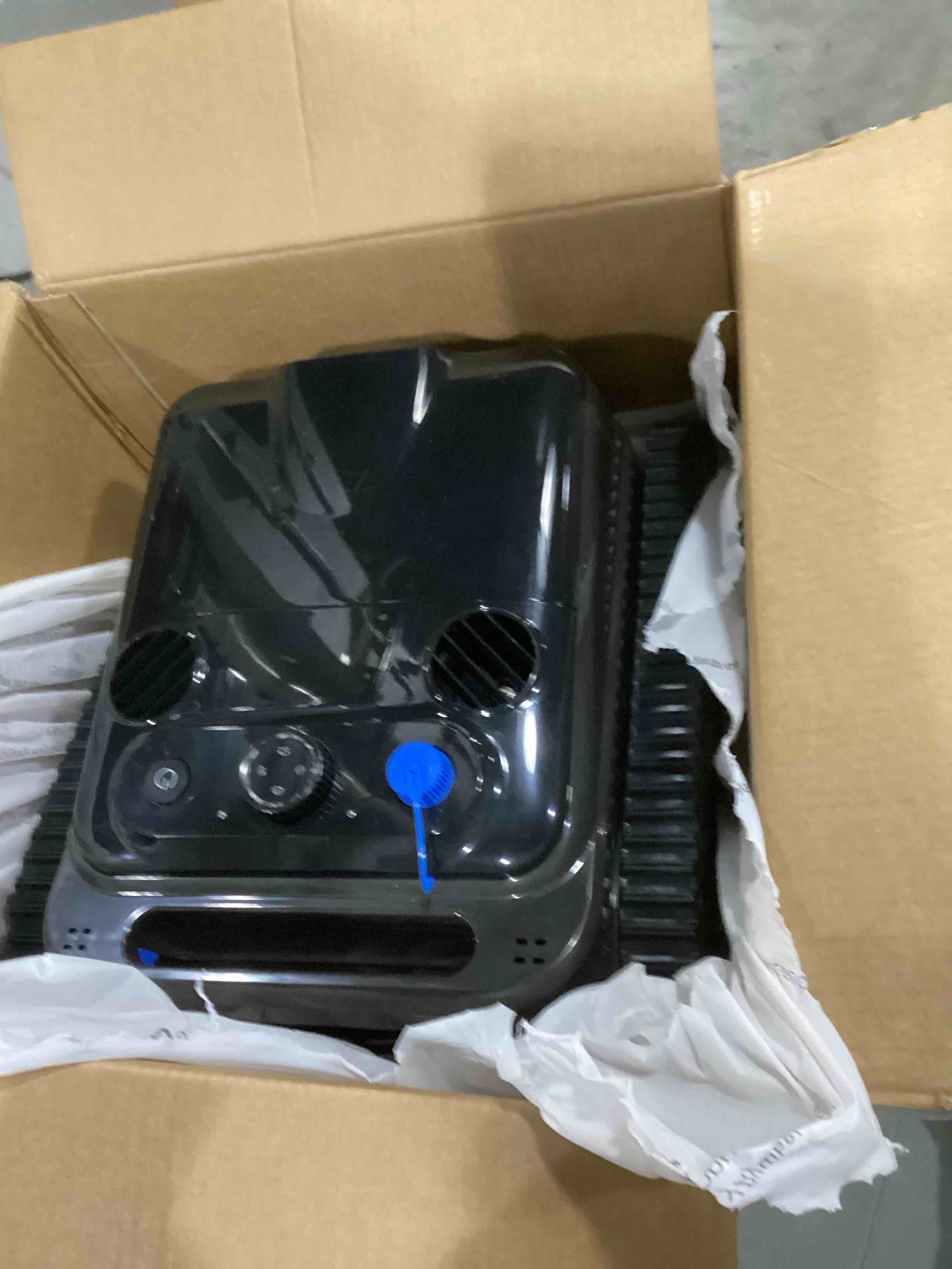 https://s3.amazonaws.com/lotting-images-prod/bidfta/BLU6862562_1730810944856.jpeg
