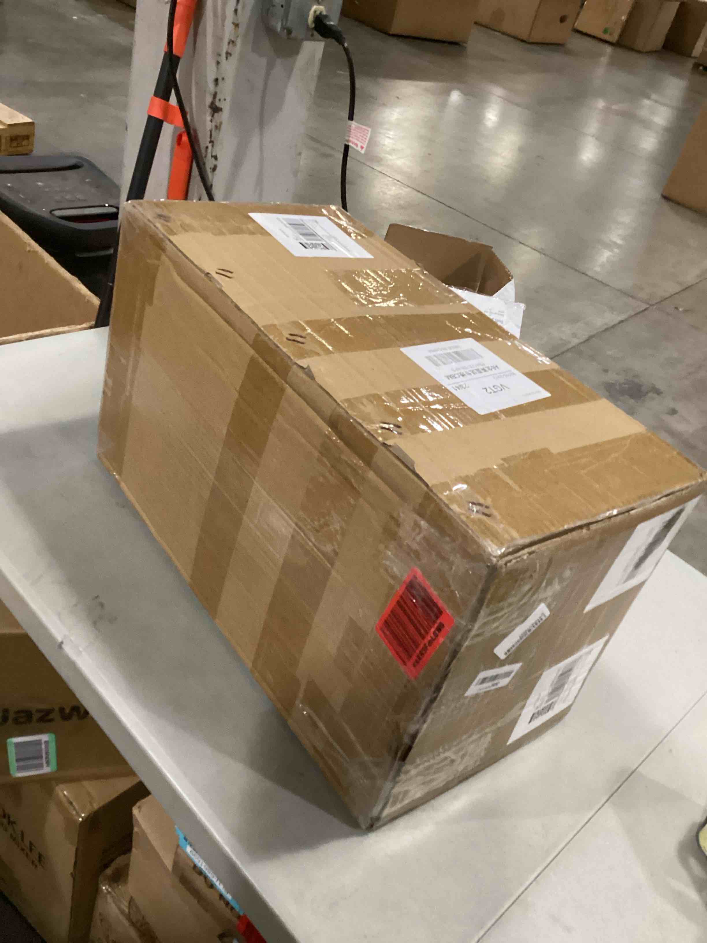https://s3.amazonaws.com/lotting-images-prod/bidfta/BLU6862568_1730811423800.jpeg
