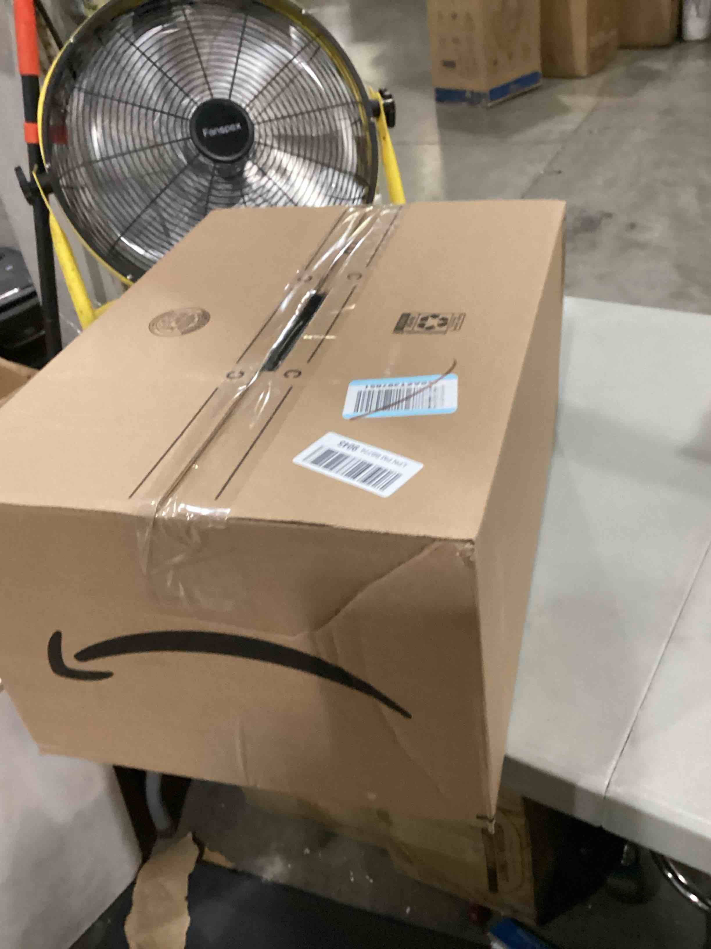 https://s3.amazonaws.com/lotting-images-prod/bidfta/BLU6862745_1730904173512.jpeg
