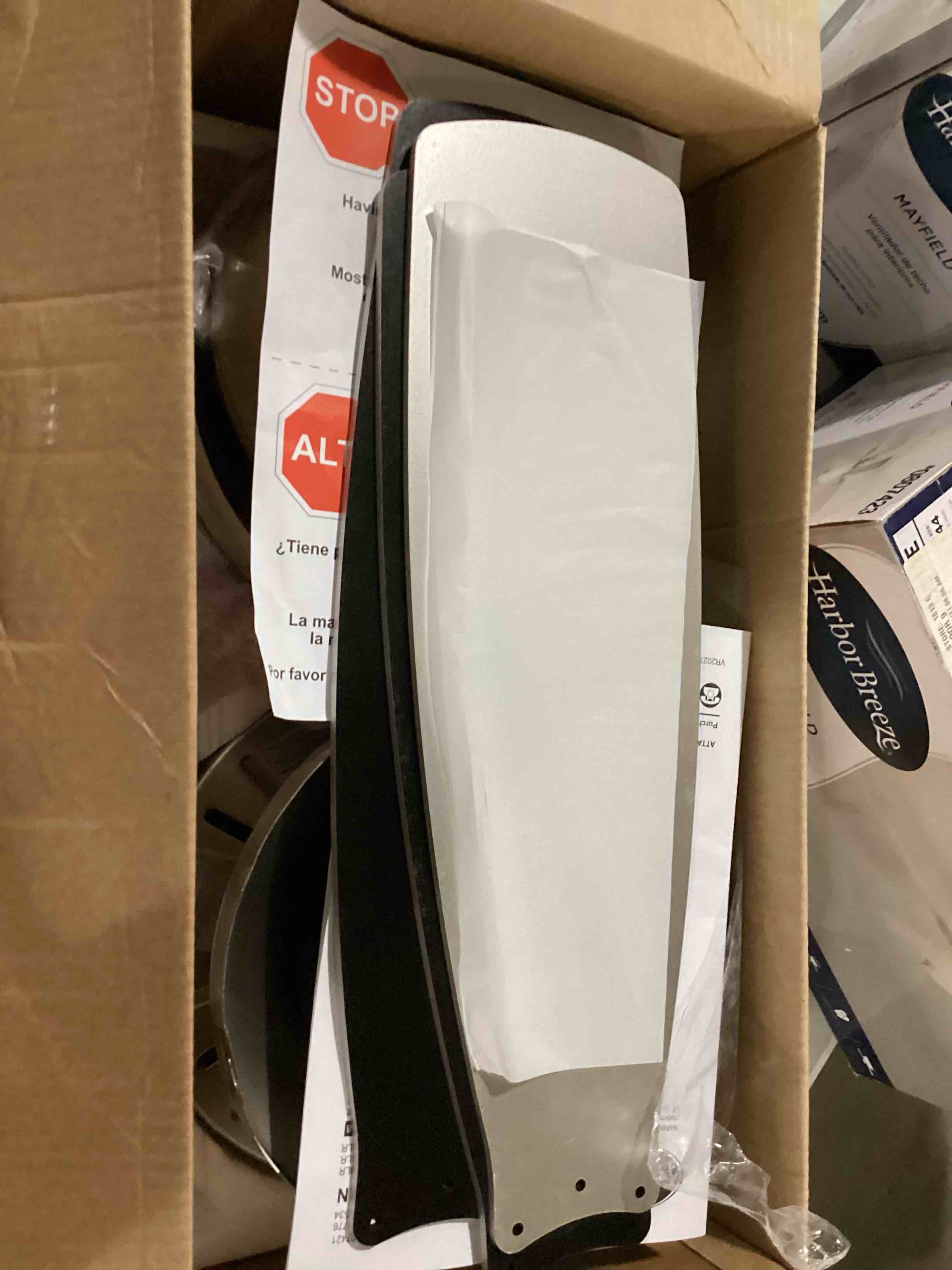 https://s3.amazonaws.com/lotting-images-prod/bidfta/BLU6863418_1730923948904.jpeg
