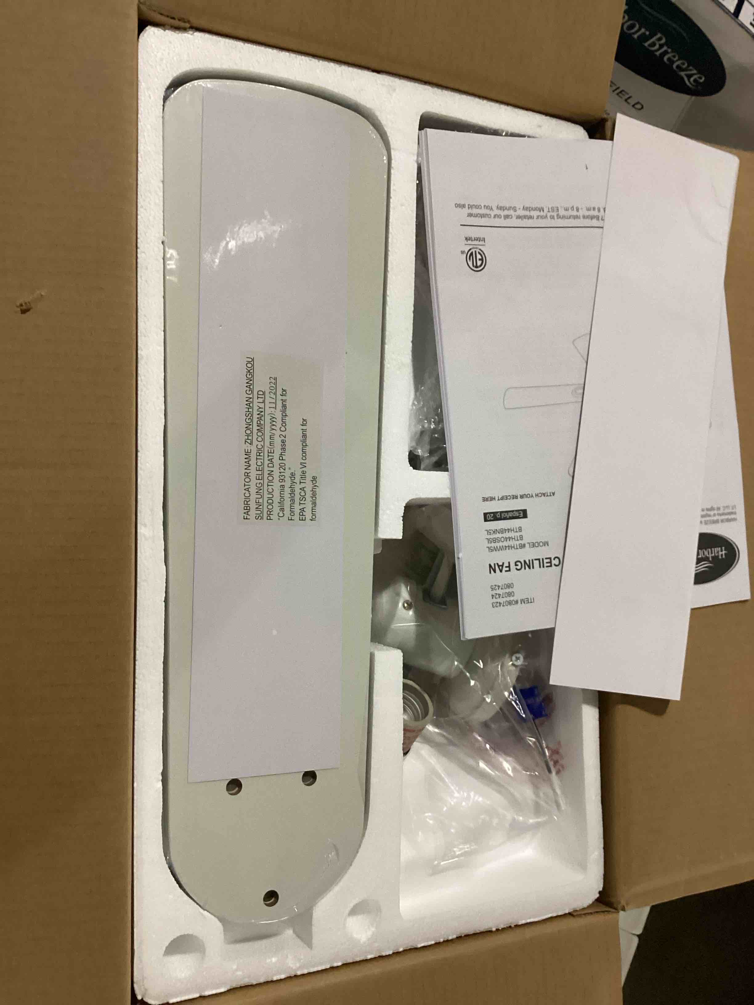 https://s3.amazonaws.com/lotting-images-prod/bidfta/BLU6863420_1730924079566.jpeg
