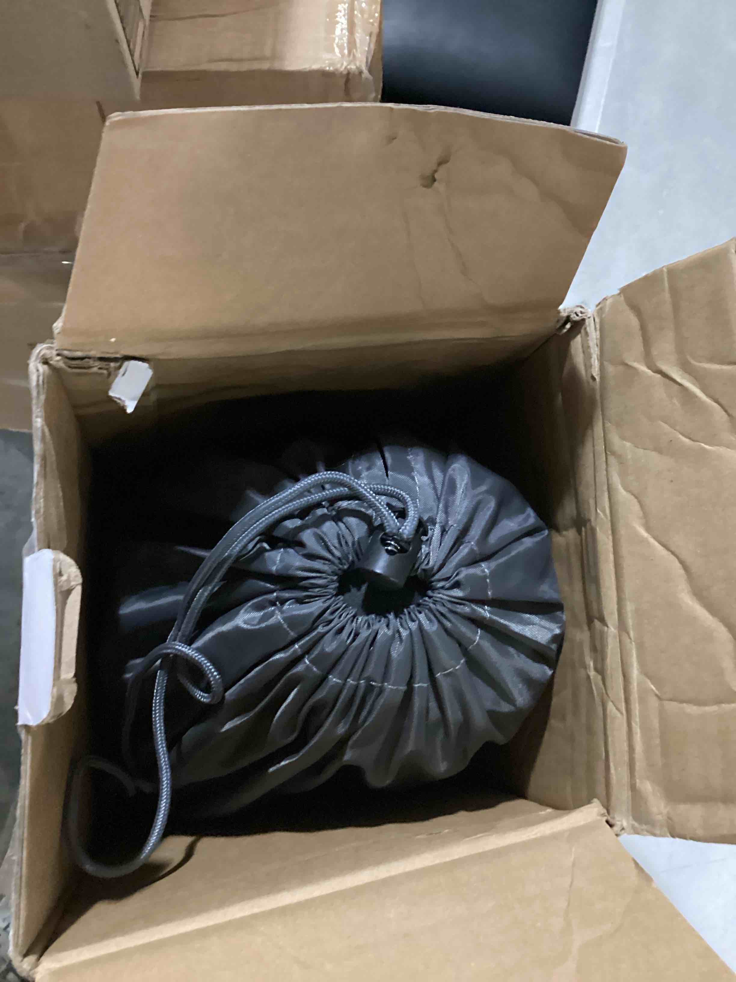 https://s3.amazonaws.com/lotting-images-prod/bidfta/BLU6863495_1730995058151.jpeg