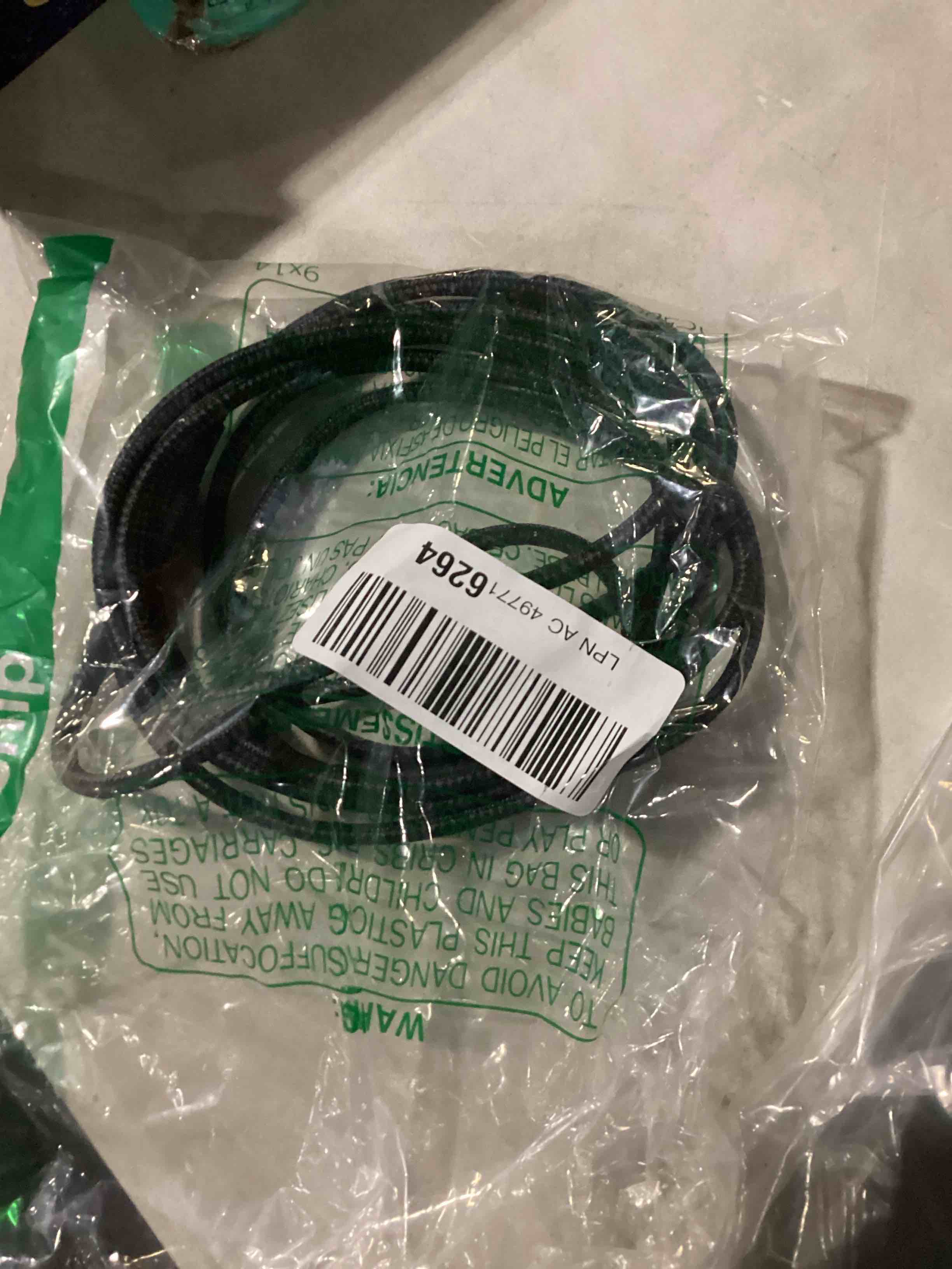 https://s3.amazonaws.com/lotting-images-prod/bidfta/BLU6864073_1731596061701.jpeg