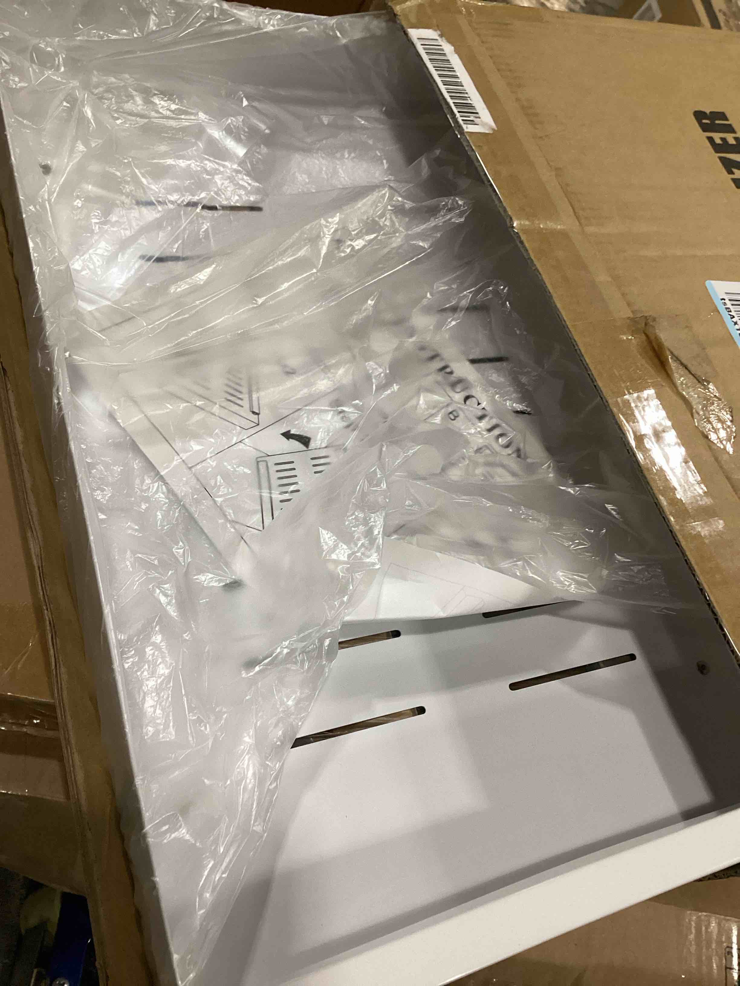 https://s3.amazonaws.com/lotting-images-prod/bidfta/BLU6864539_1730395064321.jpeg