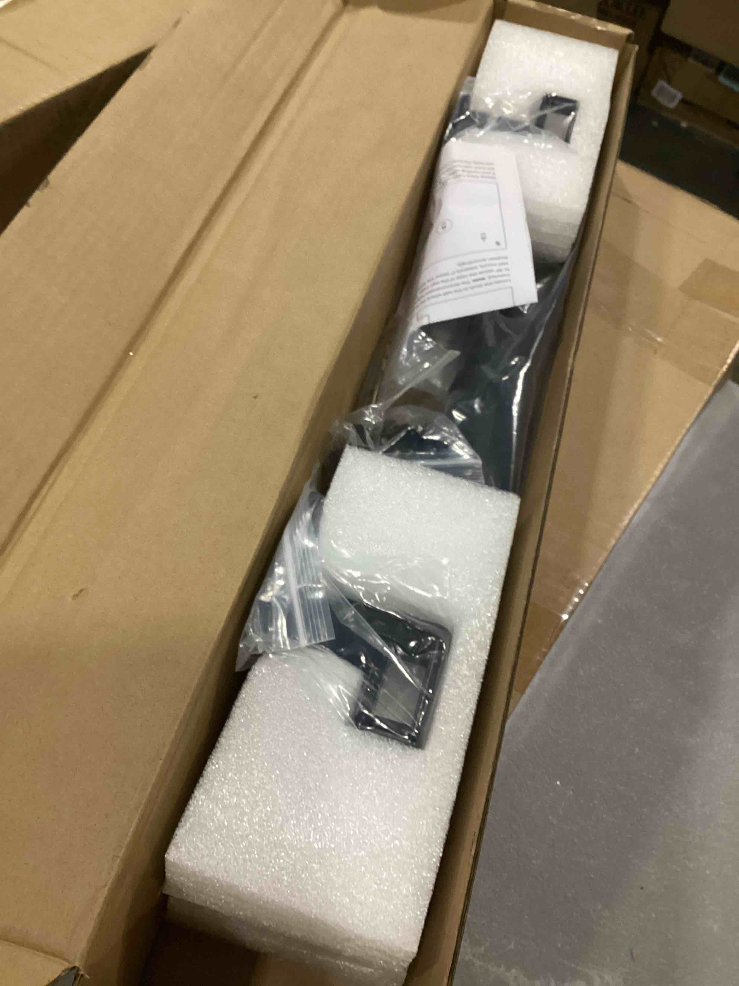 https://s3.amazonaws.com/lotting-images-prod/bidfta/BLU6864622_1730462530452.jpeg