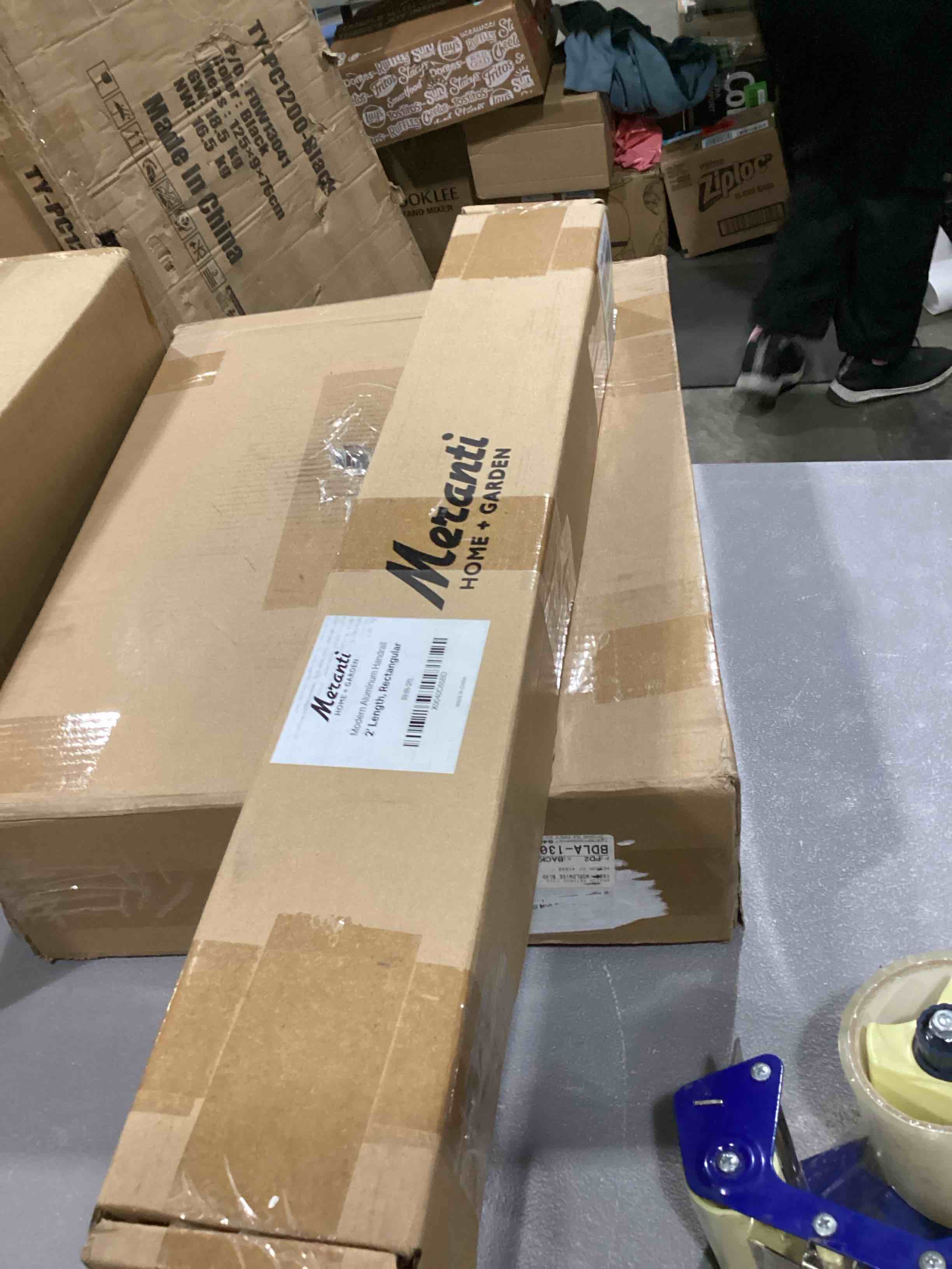 https://s3.amazonaws.com/lotting-images-prod/bidfta/BLU6864622_1730462555839.jpeg