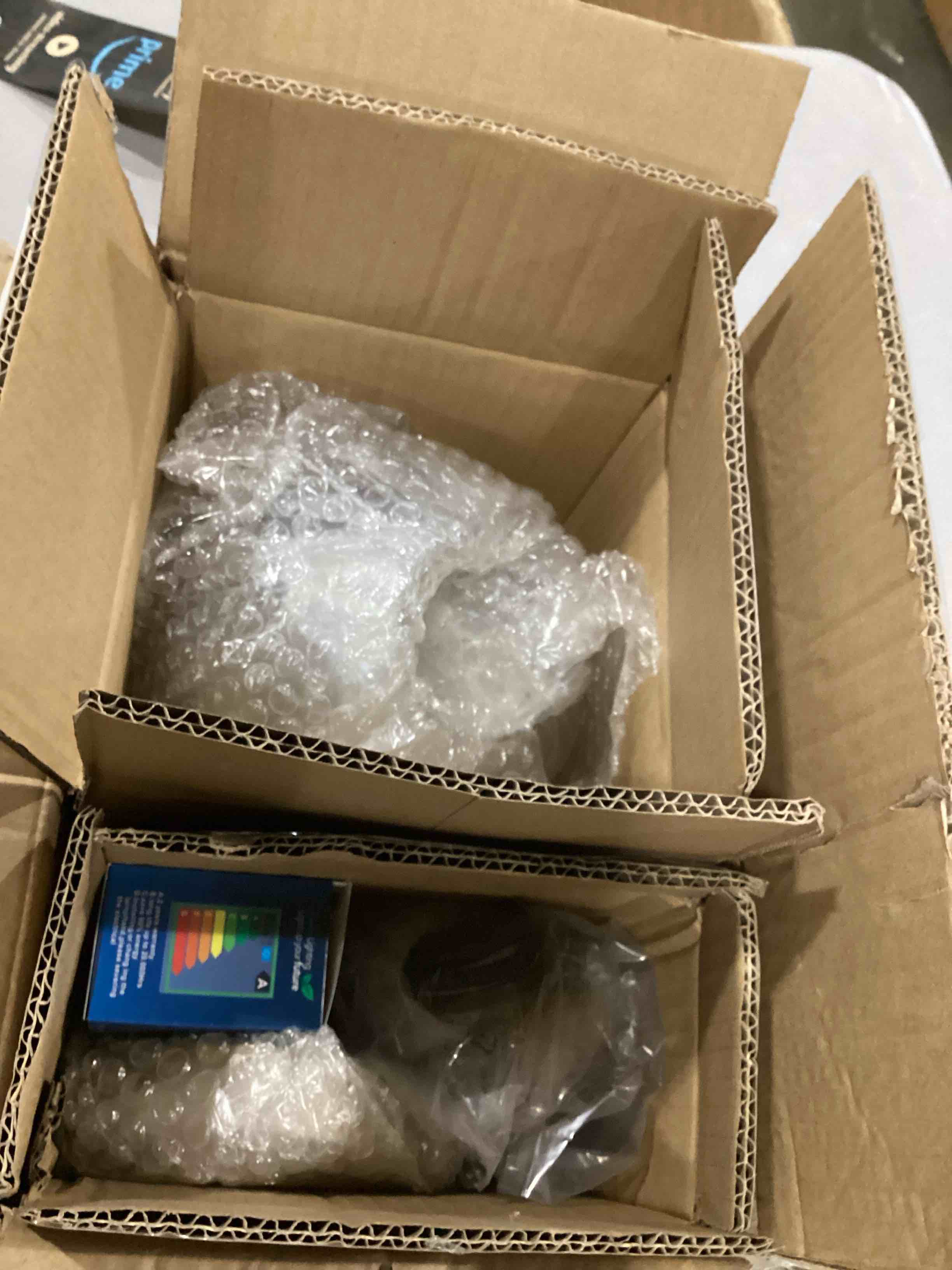 https://s3.amazonaws.com/lotting-images-prod/bidfta/BLU6864721_1730476503704.jpeg
