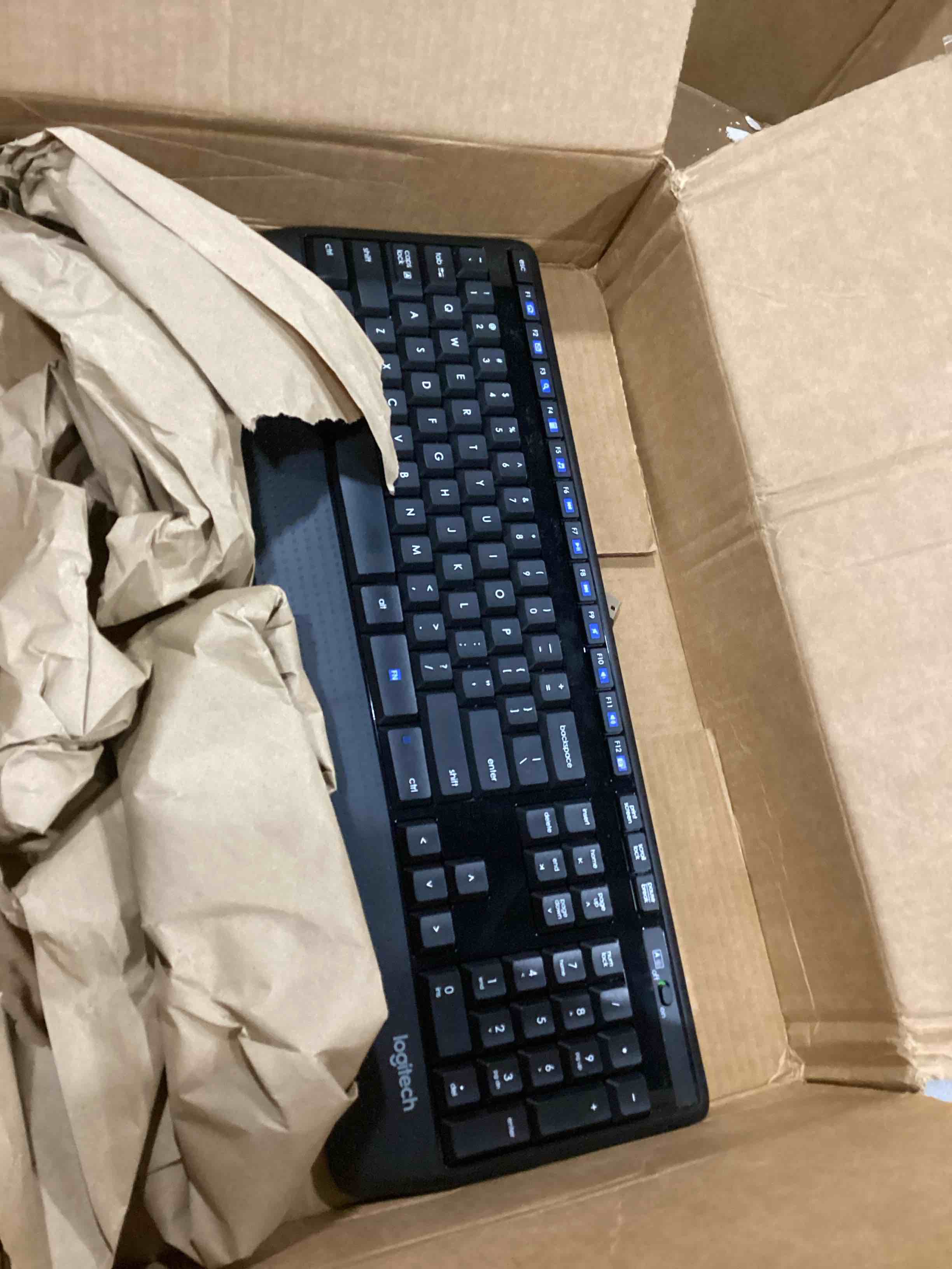 https://s3.amazonaws.com/lotting-images-prod/bidfta/BLU6864875_1730555228467.jpeg