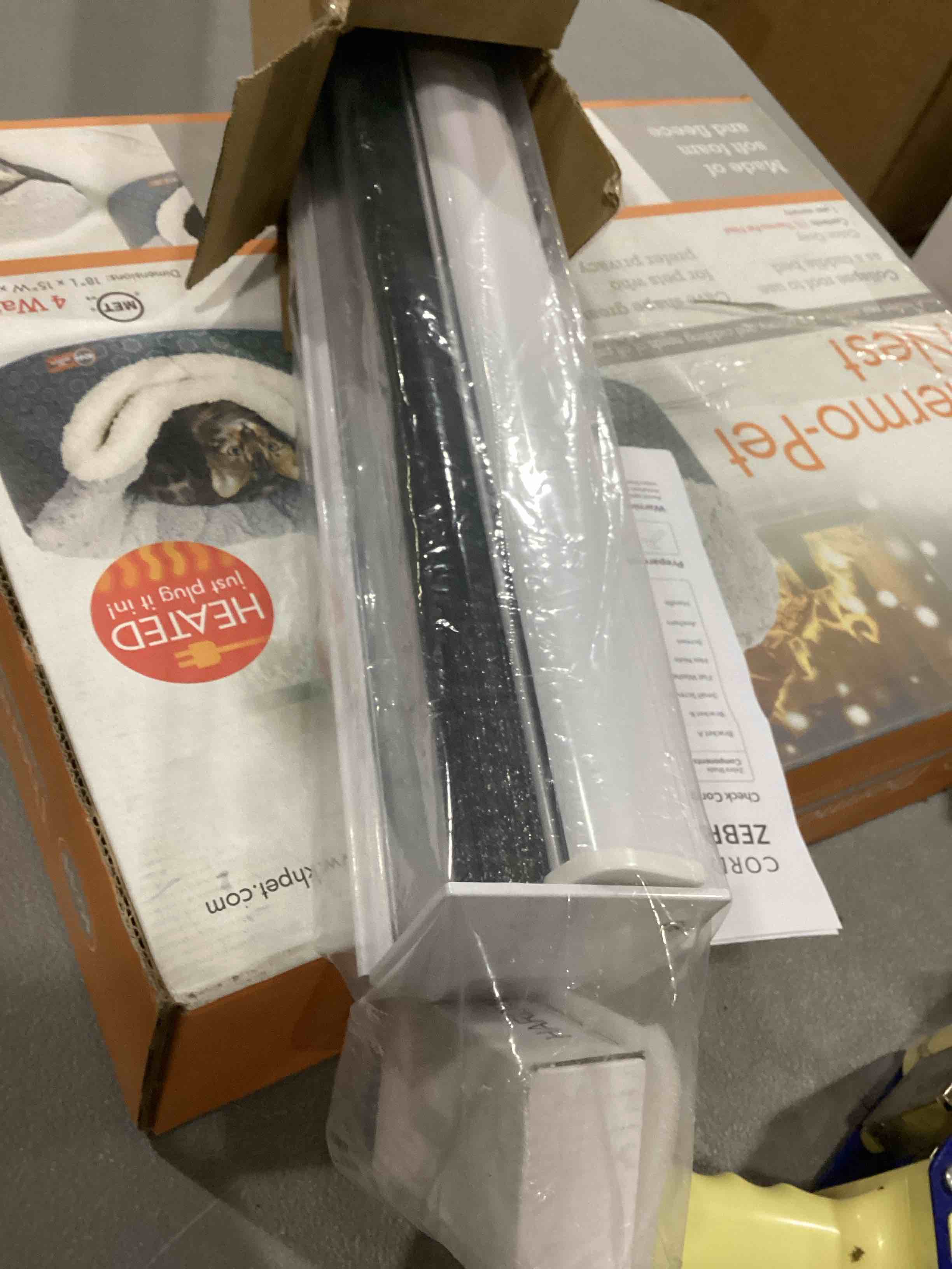 https://s3.amazonaws.com/lotting-images-prod/bidfta/BLU6864903_1730559710145.jpeg