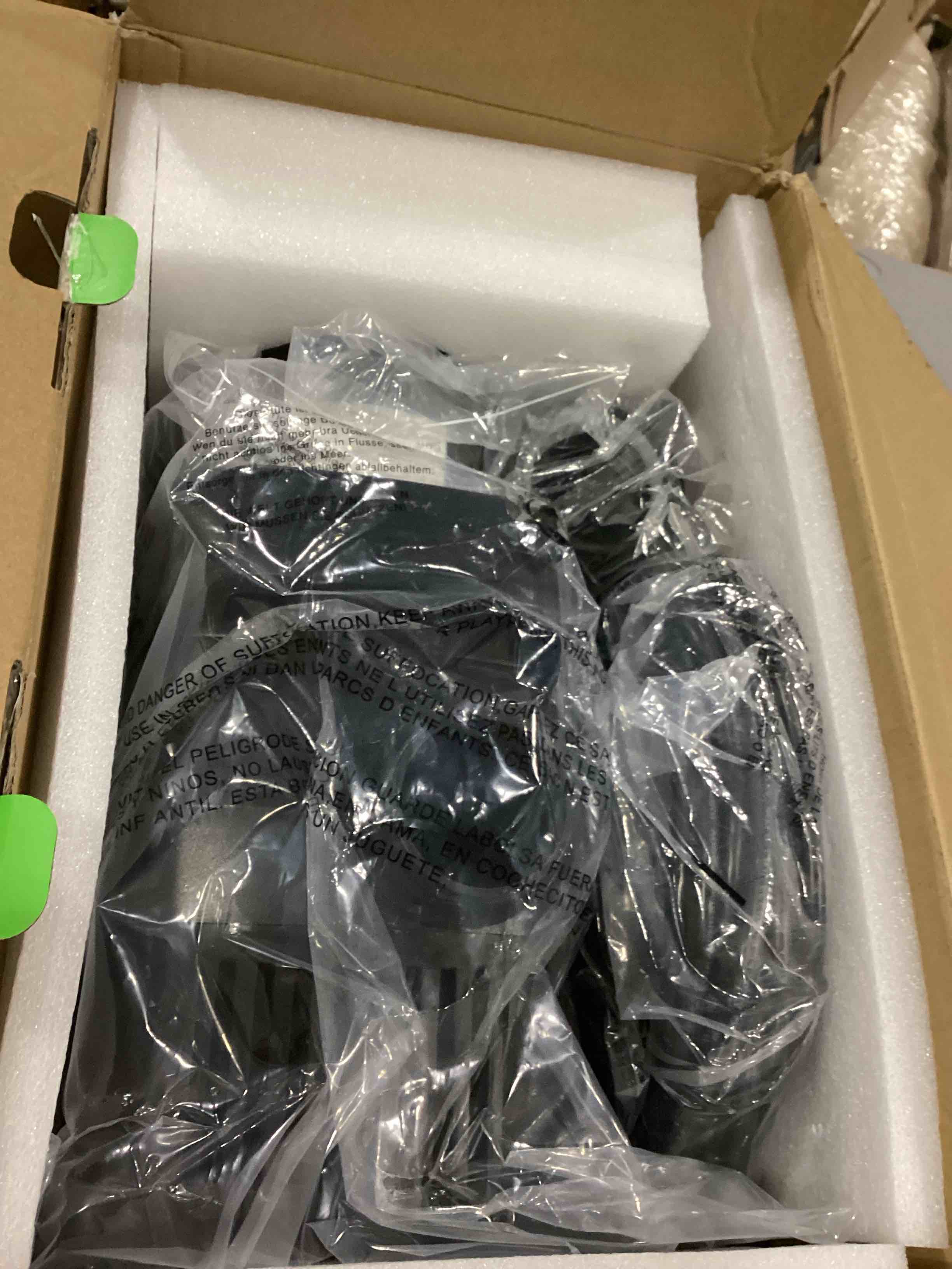 https://s3.amazonaws.com/lotting-images-prod/bidfta/BLU6864928_1730565443212.jpeg