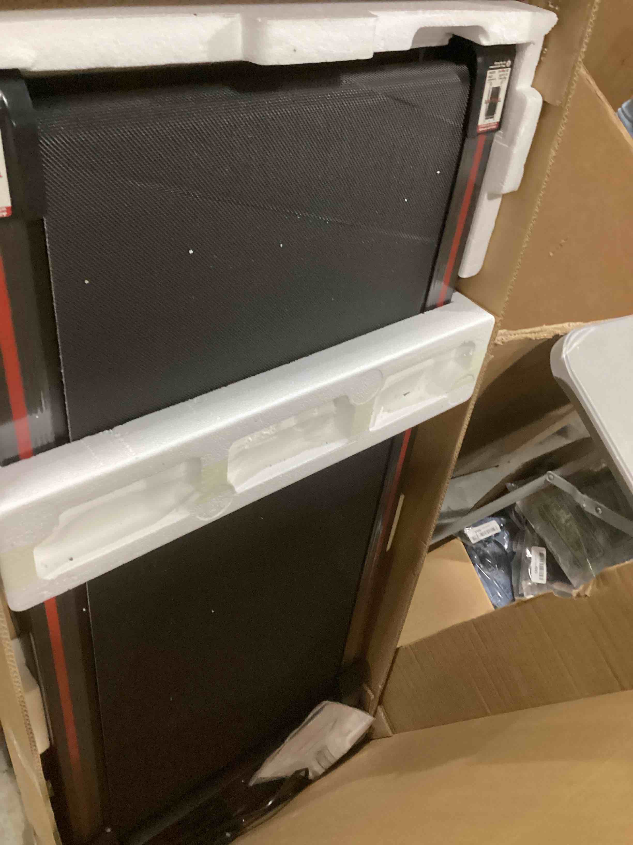 https://s3.amazonaws.com/lotting-images-prod/bidfta/BLU6865132_1730741798390.jpeg