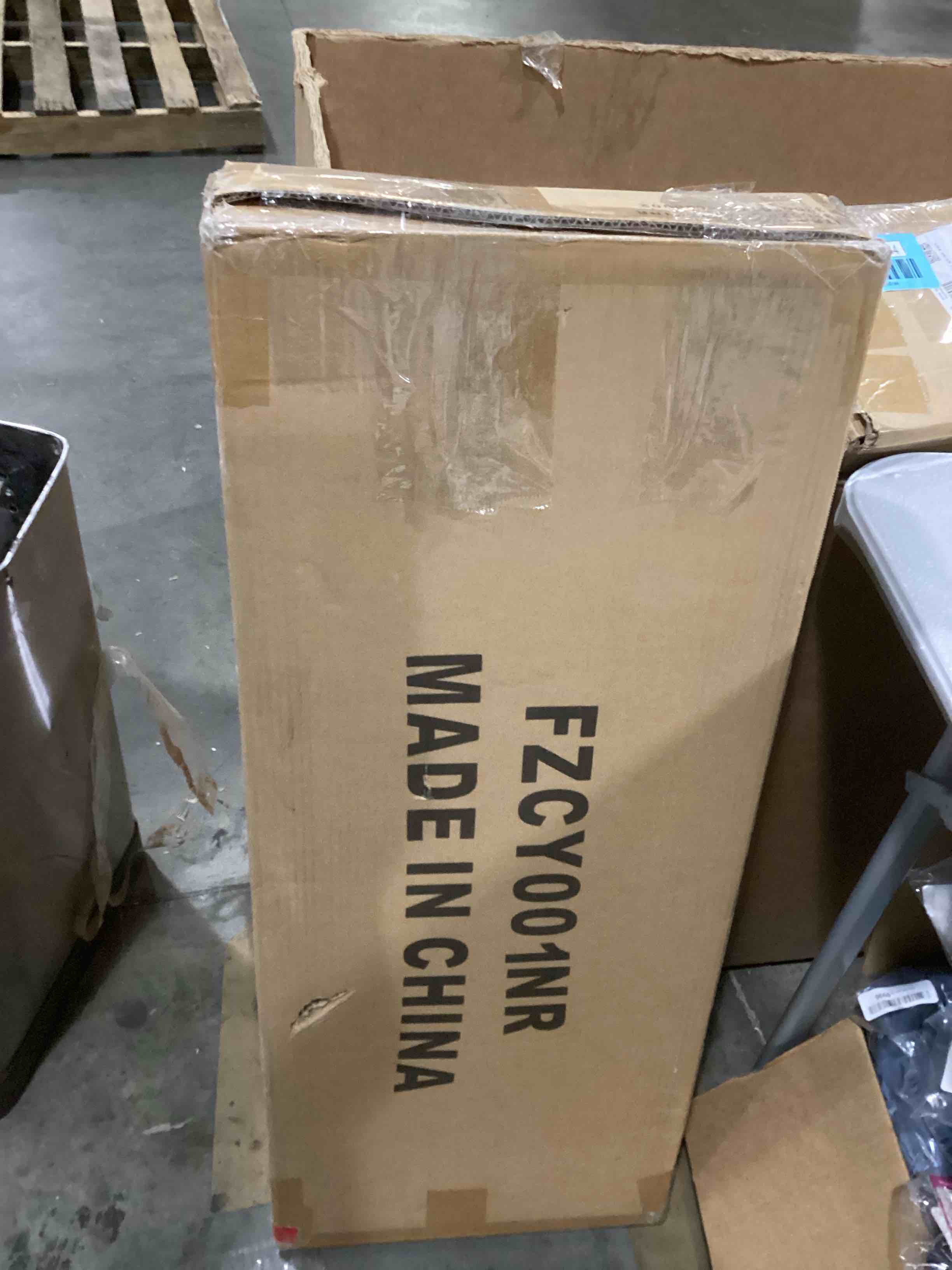 https://s3.amazonaws.com/lotting-images-prod/bidfta/BLU6865145_1730743387627.jpeg