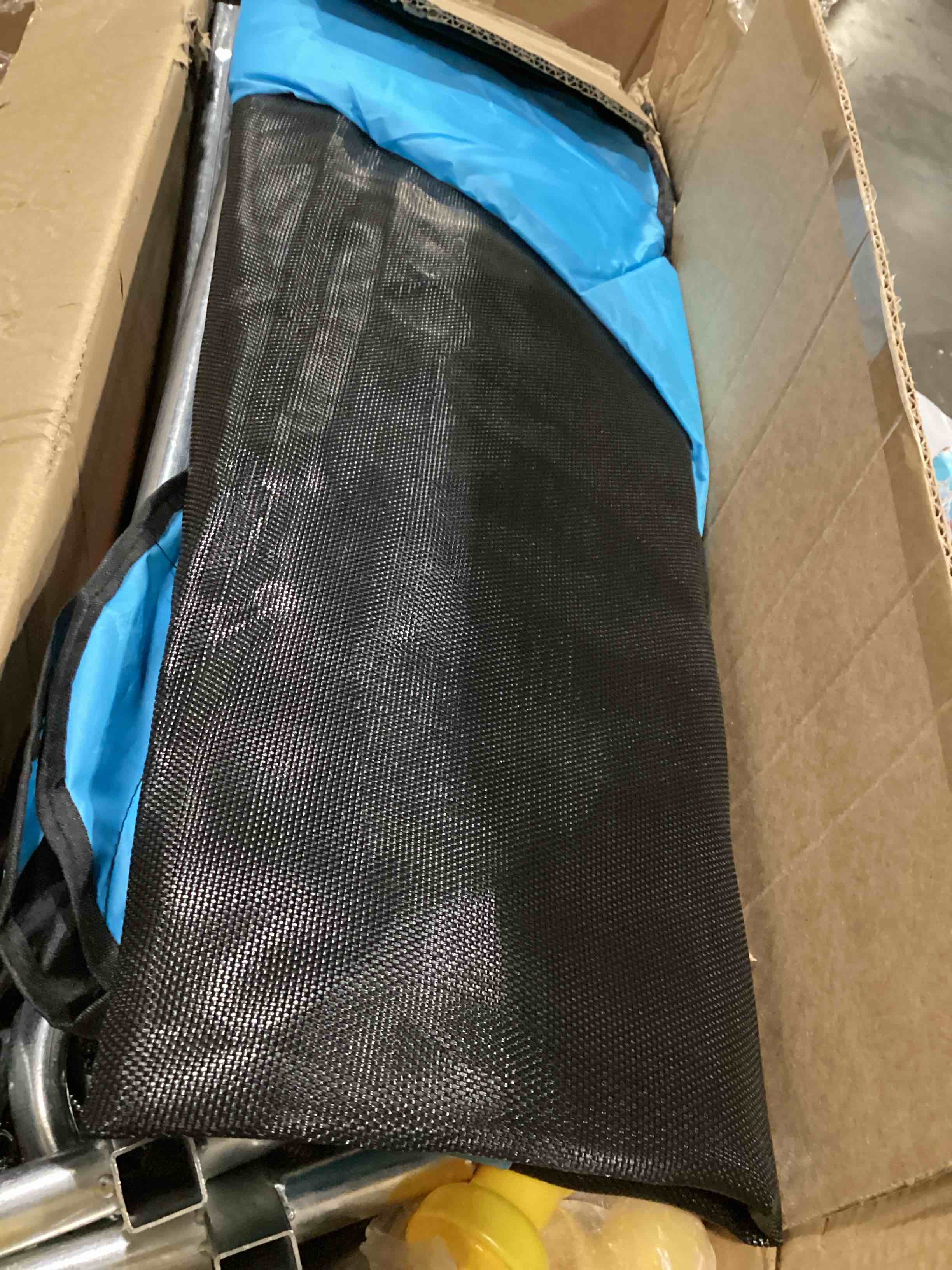 https://s3.amazonaws.com/lotting-images-prod/bidfta/BLU6865470_1730909937375.jpeg