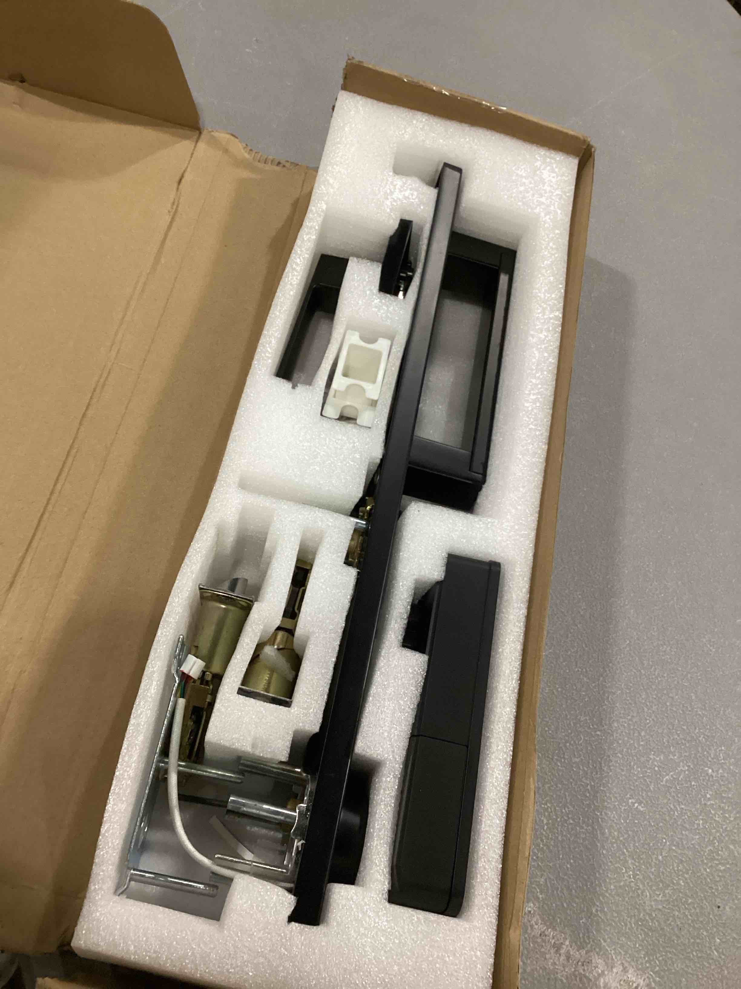 https://s3.amazonaws.com/lotting-images-prod/bidfta/BLU6865930_1731338788388.jpeg