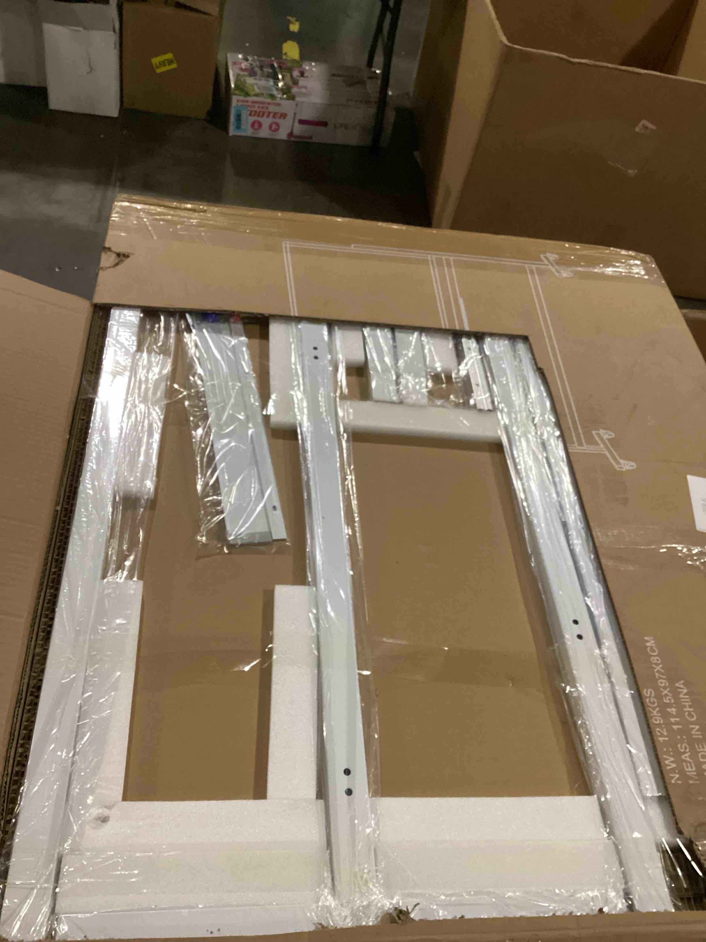 https://s3.amazonaws.com/lotting-images-prod/bidfta/BLU6865944_1730460558310.jpeg