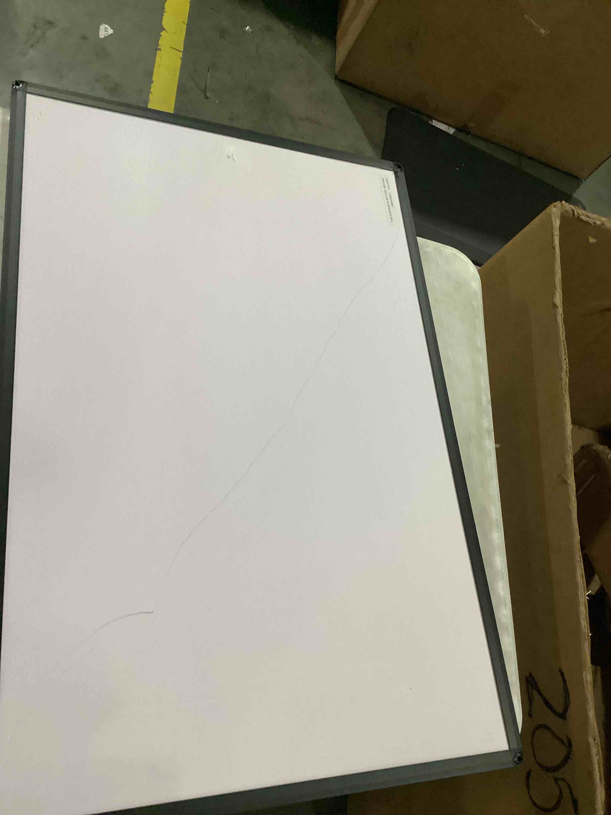 https://s3.amazonaws.com/lotting-images-prod/bidfta/BLU6865976_1730467242644.jpeg