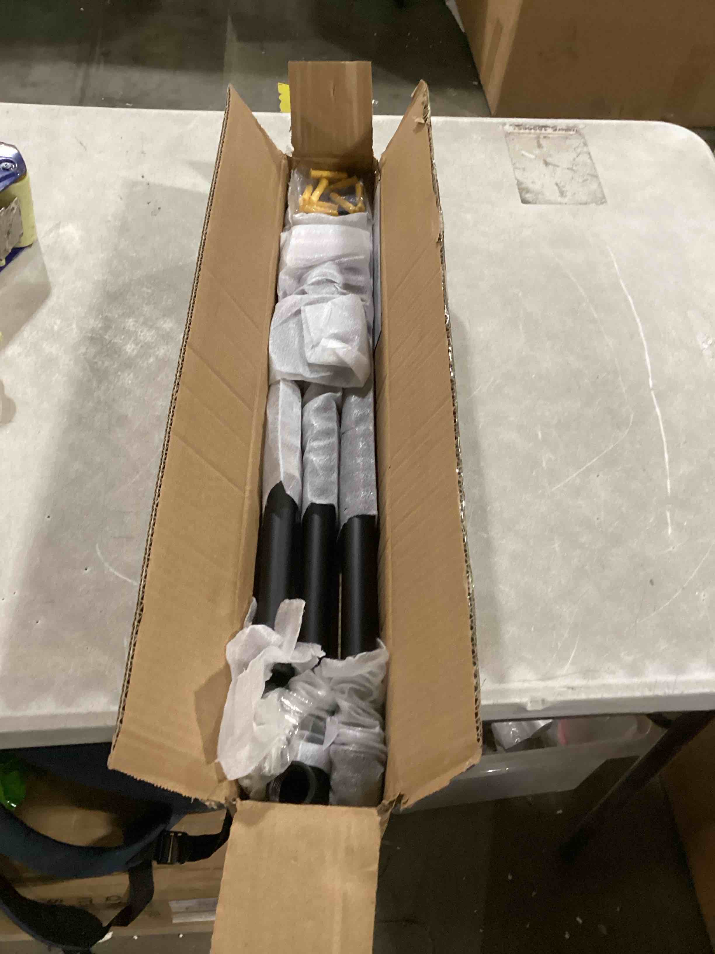 https://s3.amazonaws.com/lotting-images-prod/bidfta/BLU6866038_1730480935701.jpeg