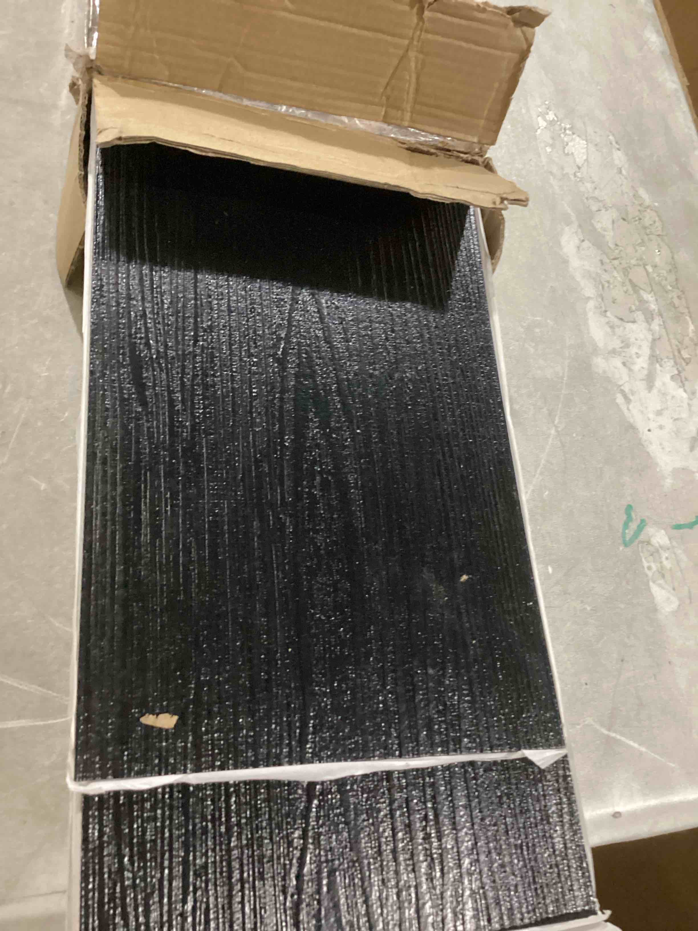 https://s3.amazonaws.com/lotting-images-prod/bidfta/BLU6866075_1730547620321.jpeg