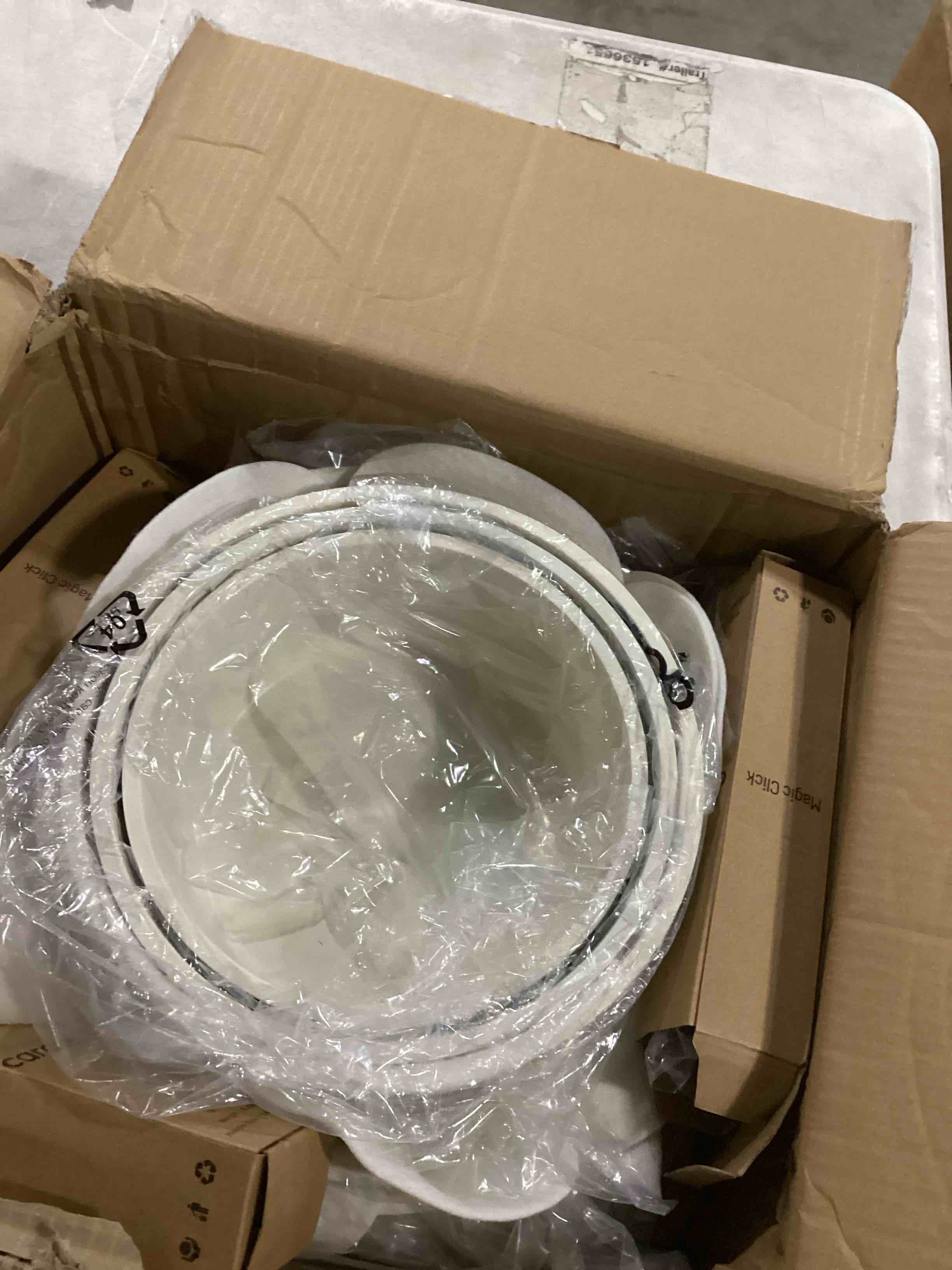 https://s3.amazonaws.com/lotting-images-prod/bidfta/BLU6866102_1730552681624.jpeg