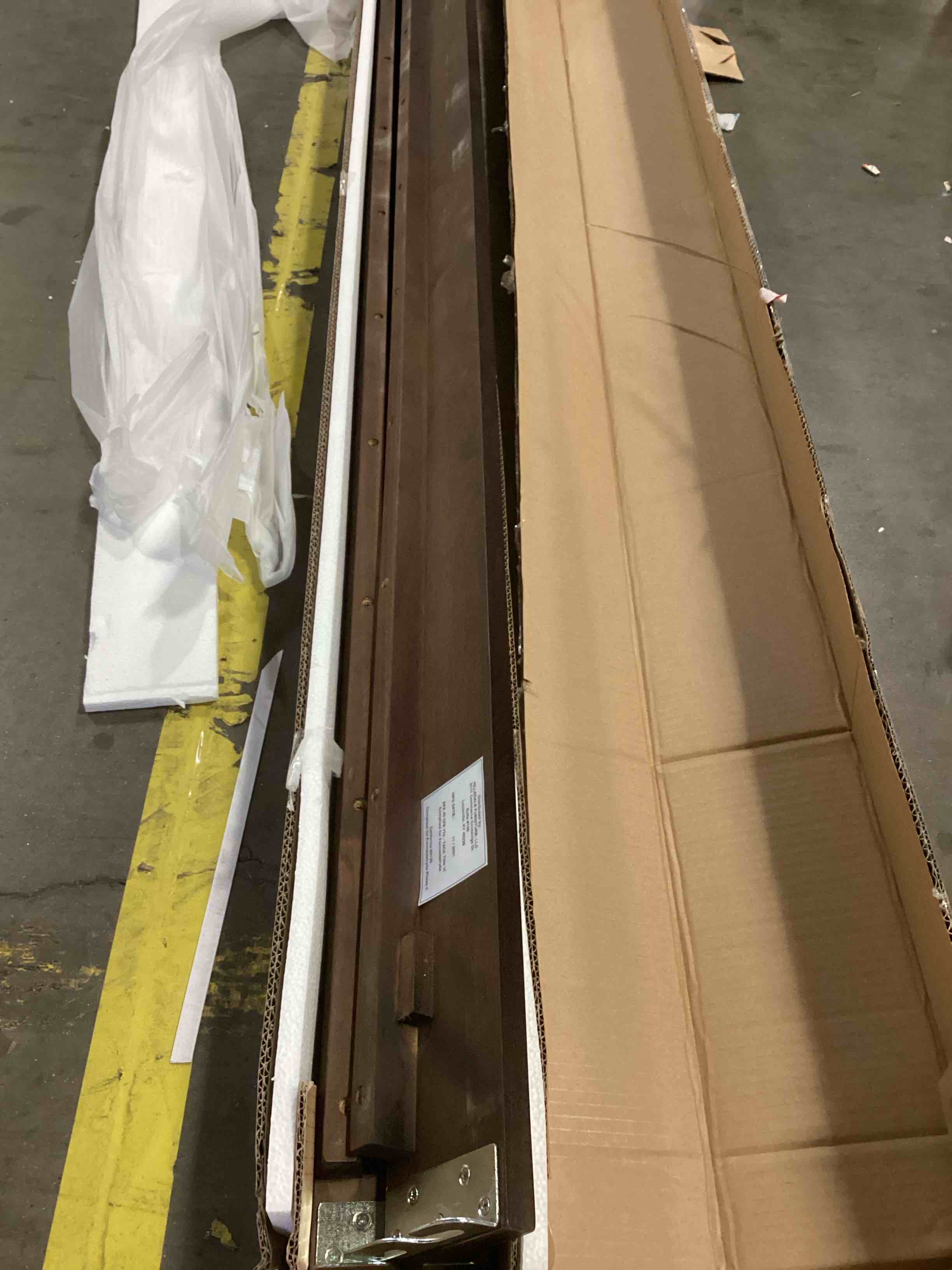 https://s3.amazonaws.com/lotting-images-prod/bidfta/BLU6866135_1730562642078.jpeg