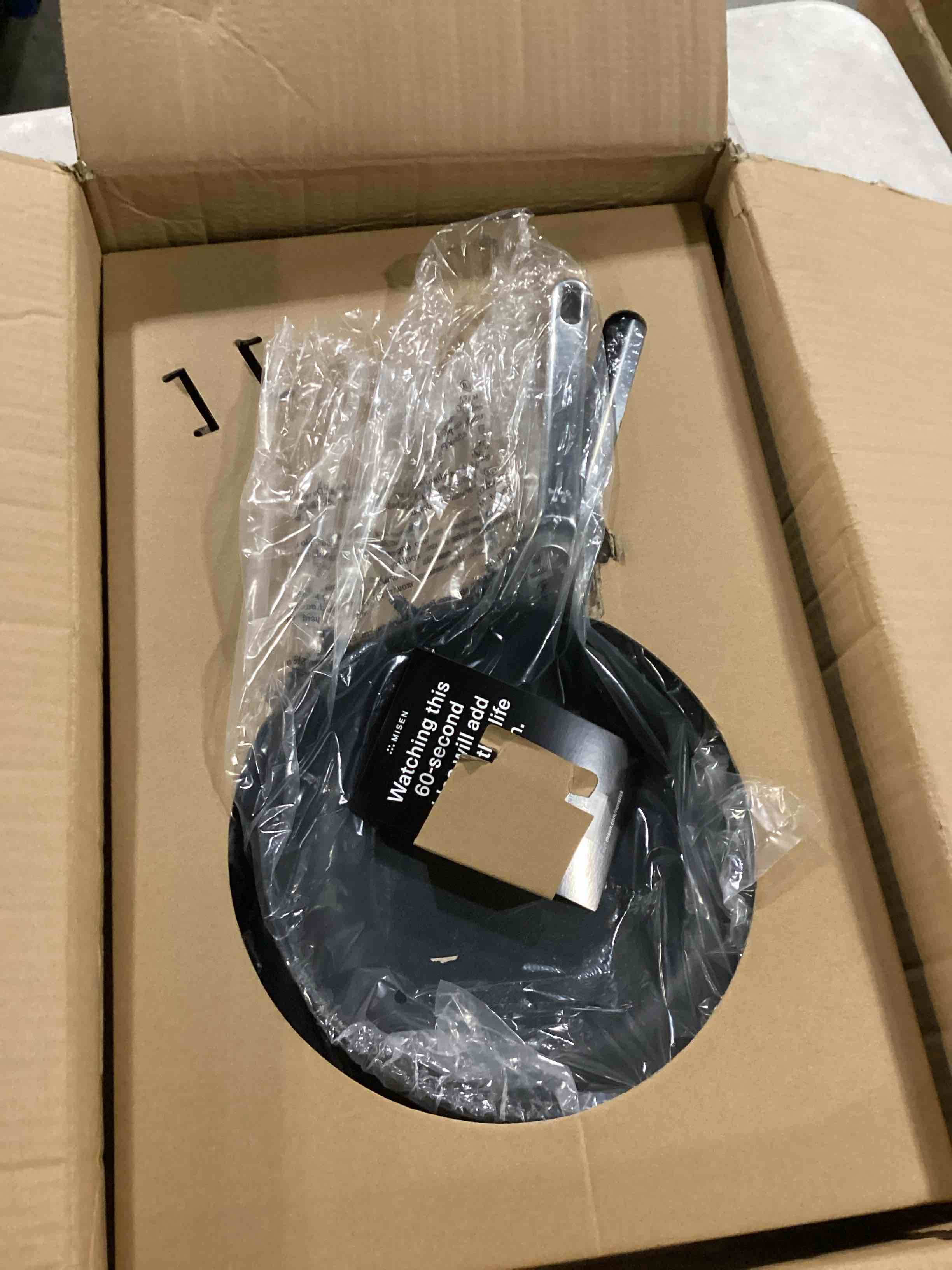 https://s3.amazonaws.com/lotting-images-prod/bidfta/BLU6866266_1730738925632.jpeg